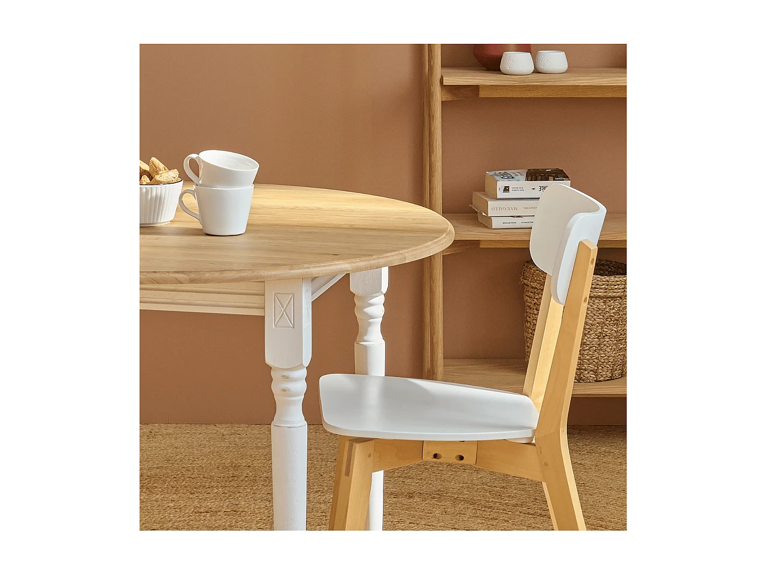 Table extensible ronde bois D105 + 1 allonge et pieds tournés - VICTORIA