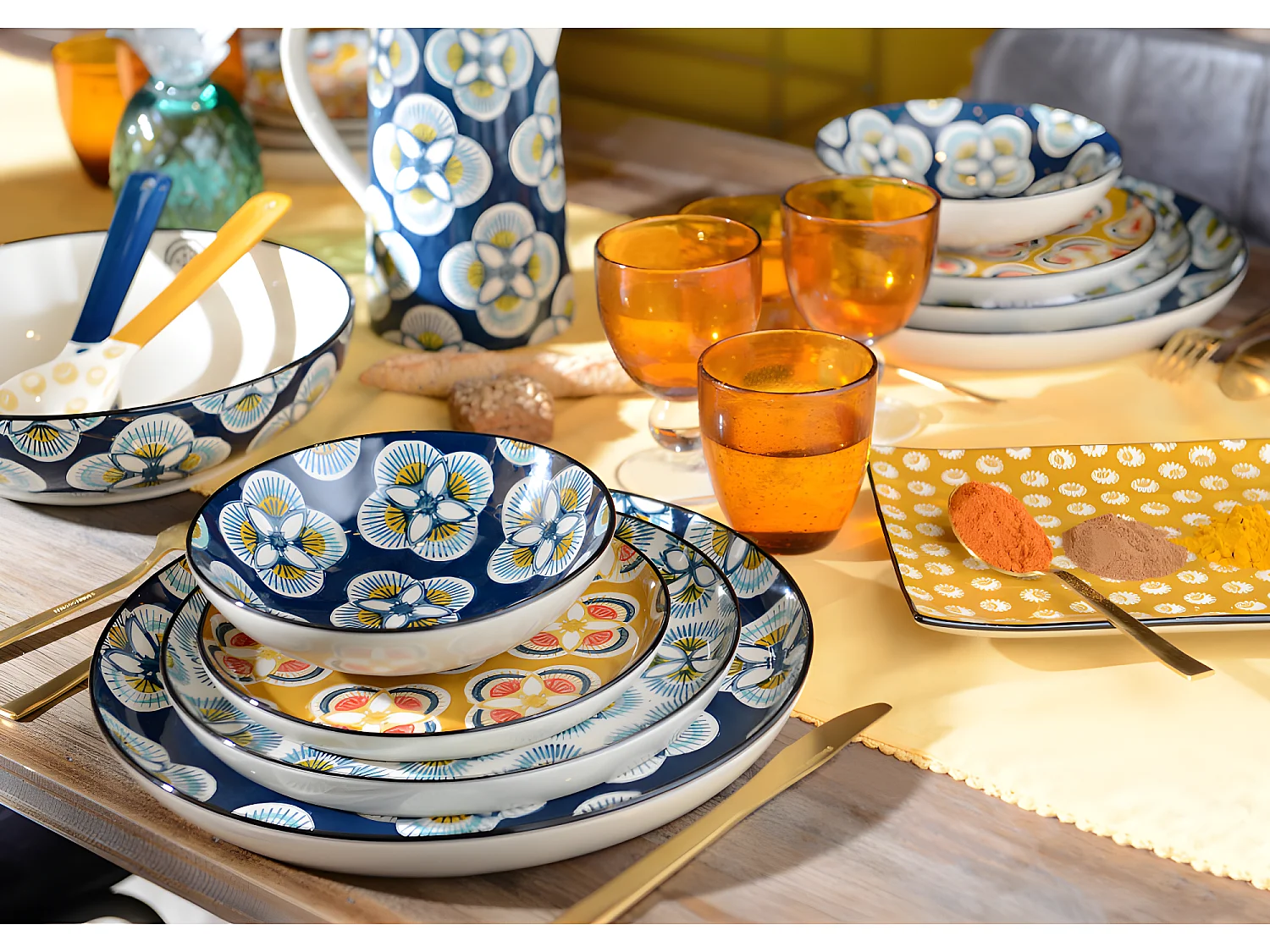 Krug aus Steingut mit Motiven "Imany"