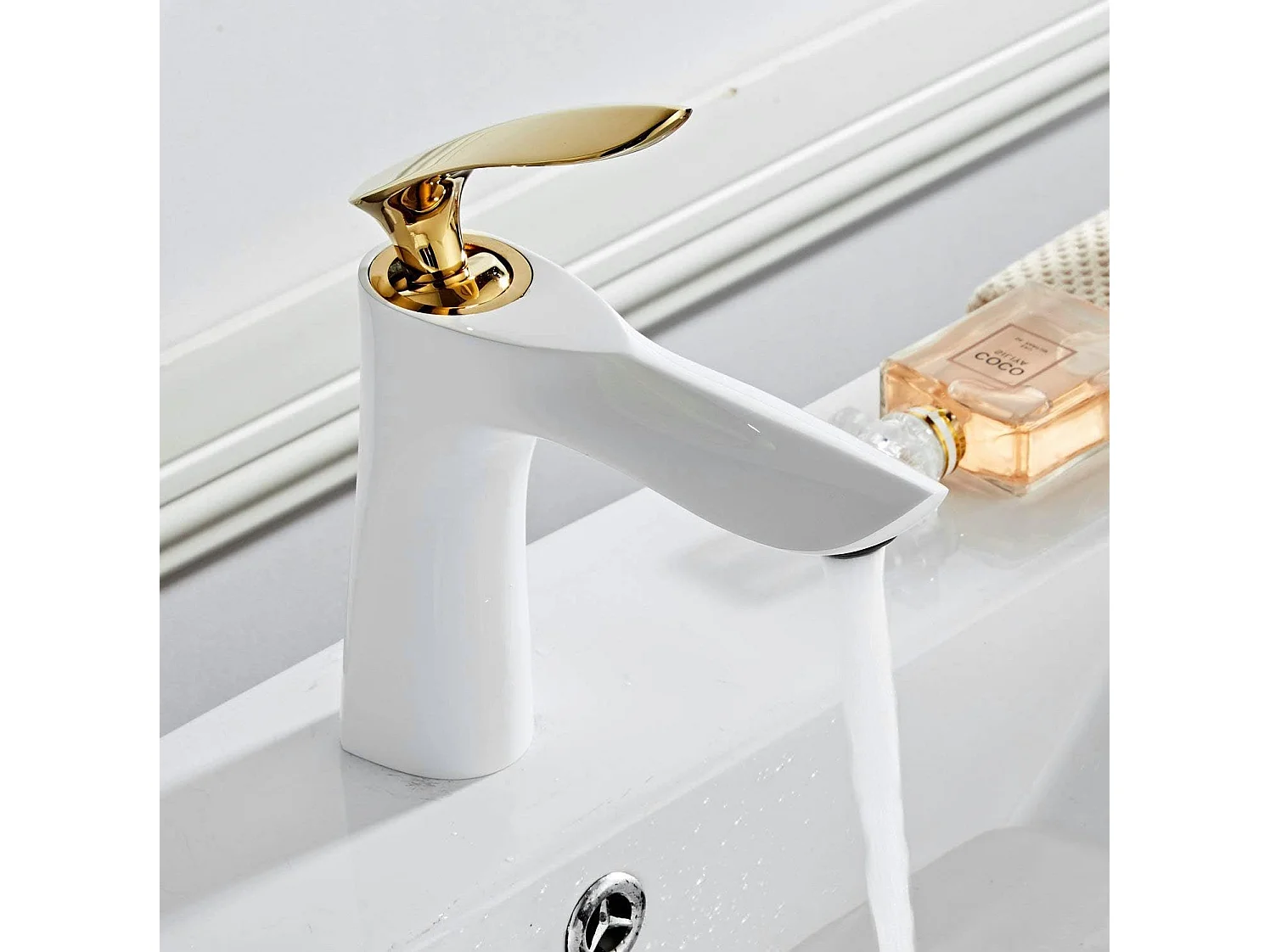 Torneira Para Lavatório Rea Orbit Low White/Gold