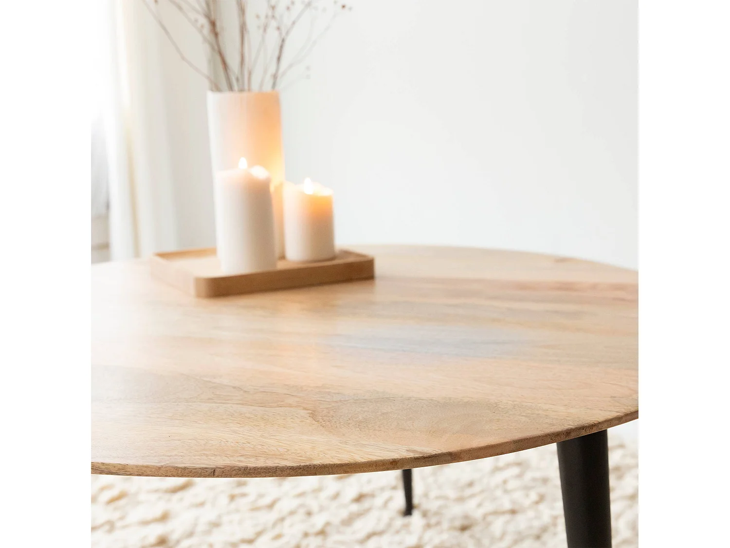 Table basse ronde en bois de manguier et métal Aimée
