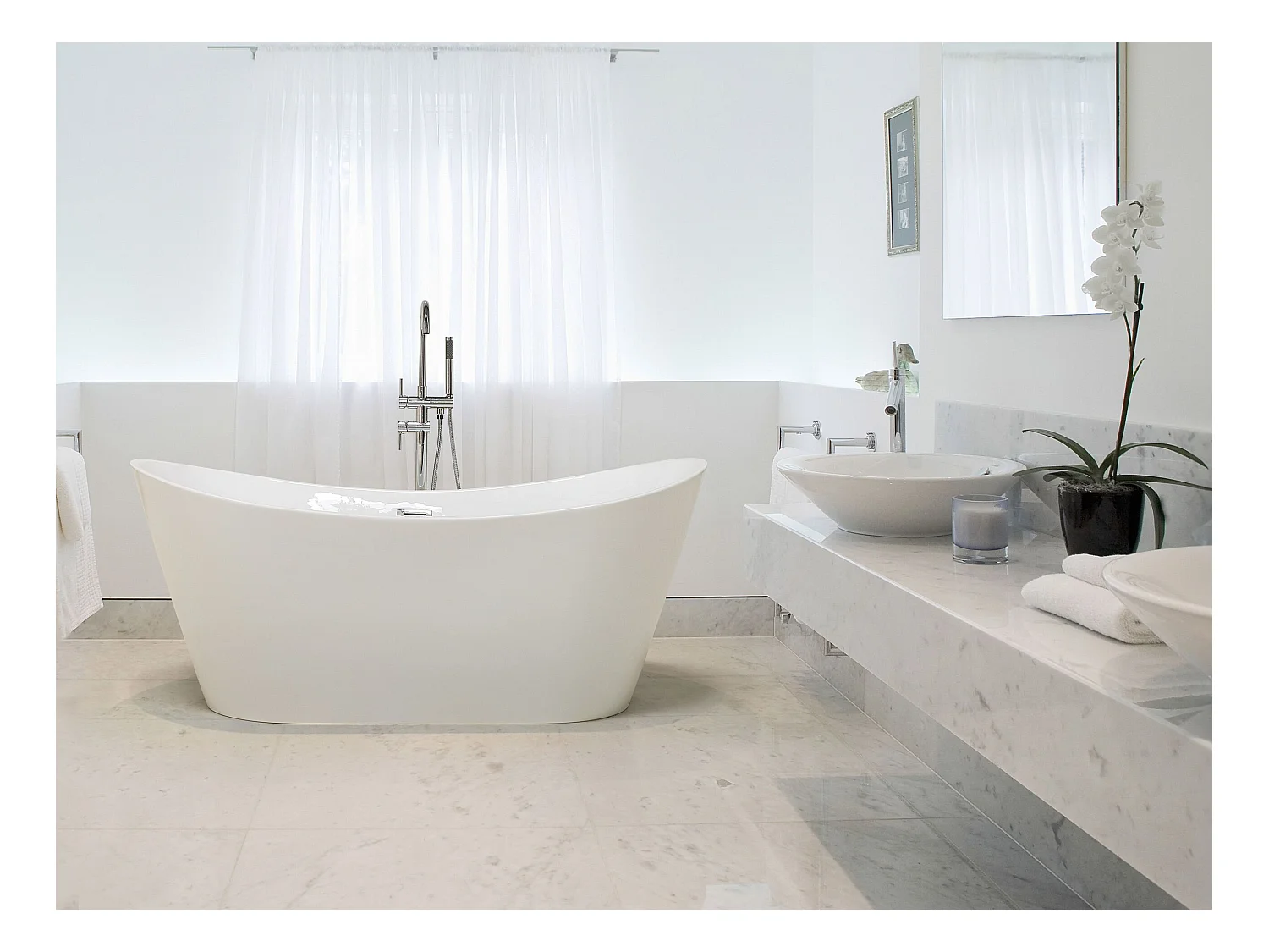 Badewanne Acryl weiß freistehend oval 170 cm mit Überlauf Stöpsel modern Callao