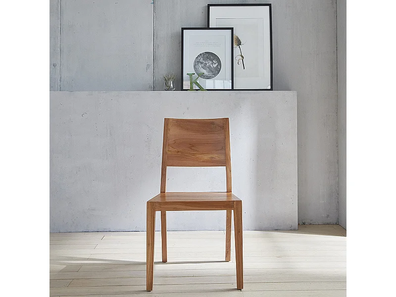 Silla moderna de madera de teca maciza