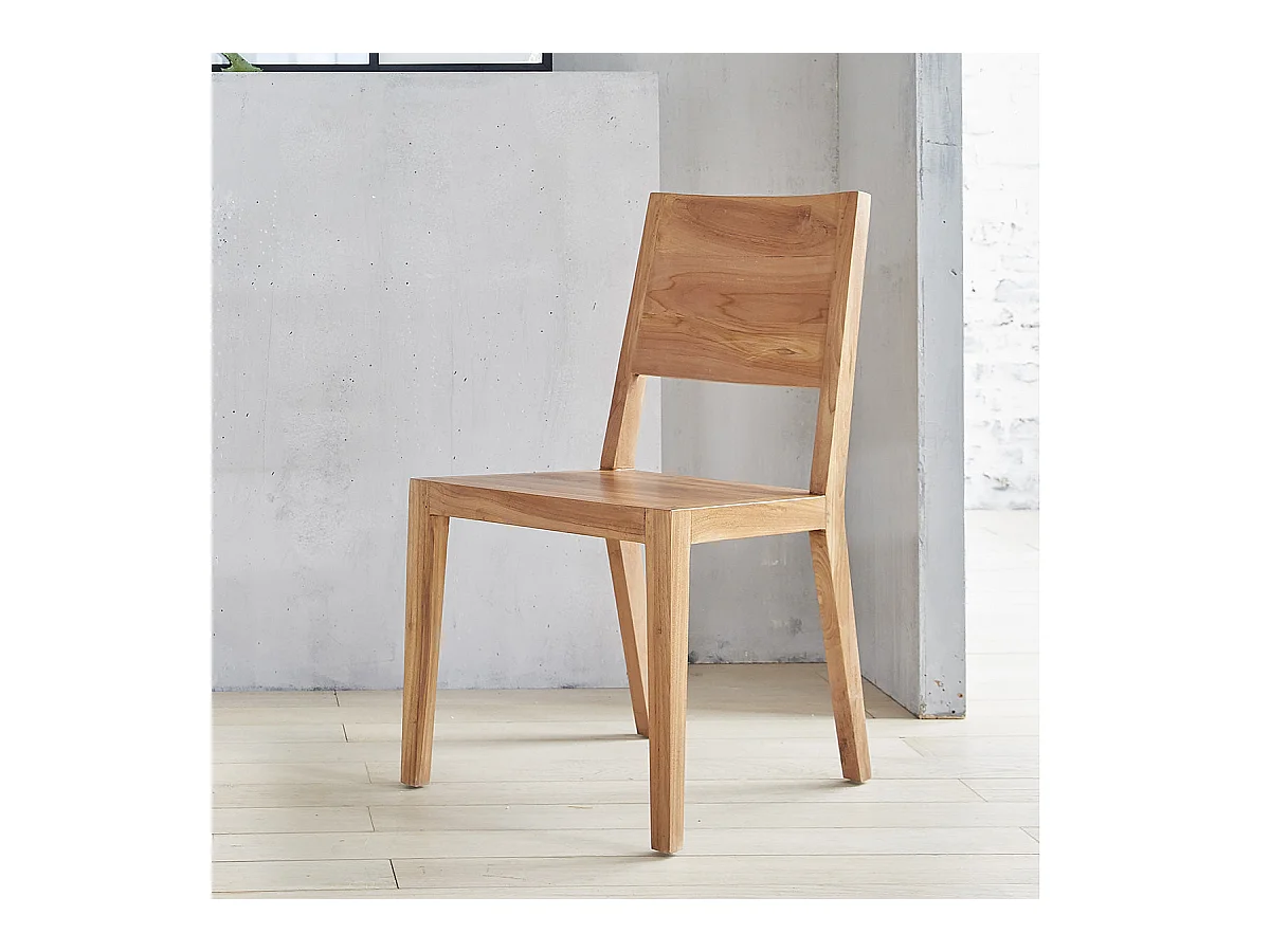 Silla moderna de madera de teca maciza