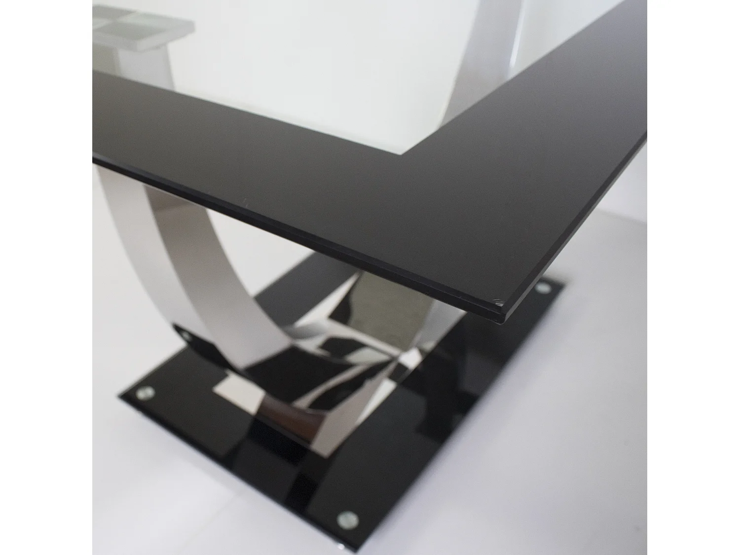 Mesa Unique negra pata cromada