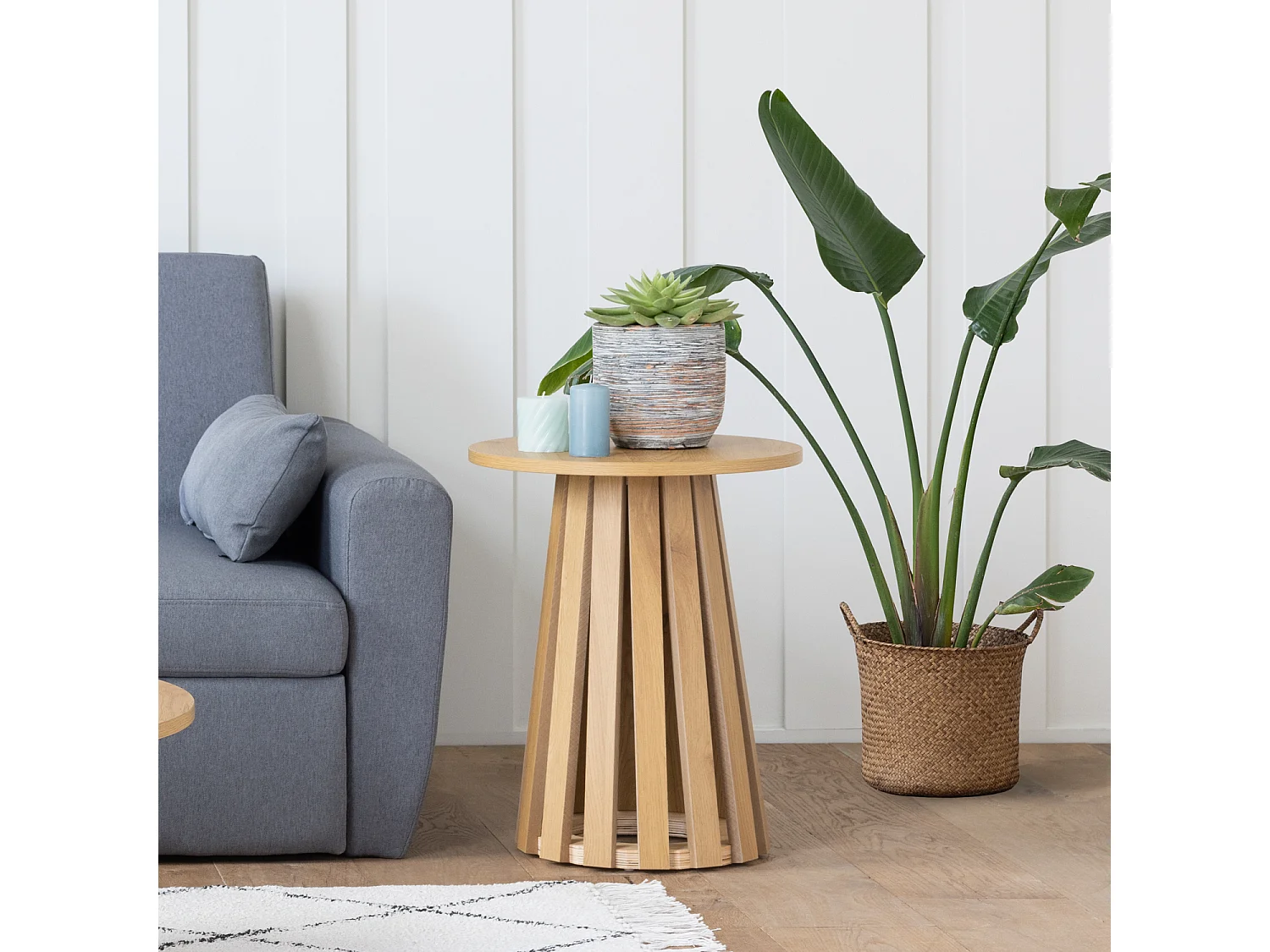 Mesa auxiliar redonda estilo escandinavo de madera LIV