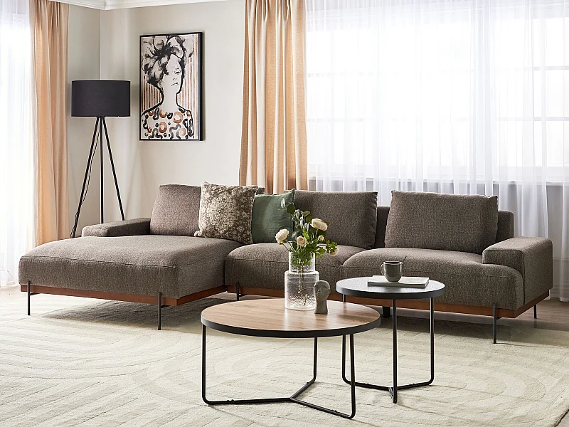 3-Sitzer Ecksofa L-förmig braun mit Chaiselongue rechts mehrere Kissen Mariferd