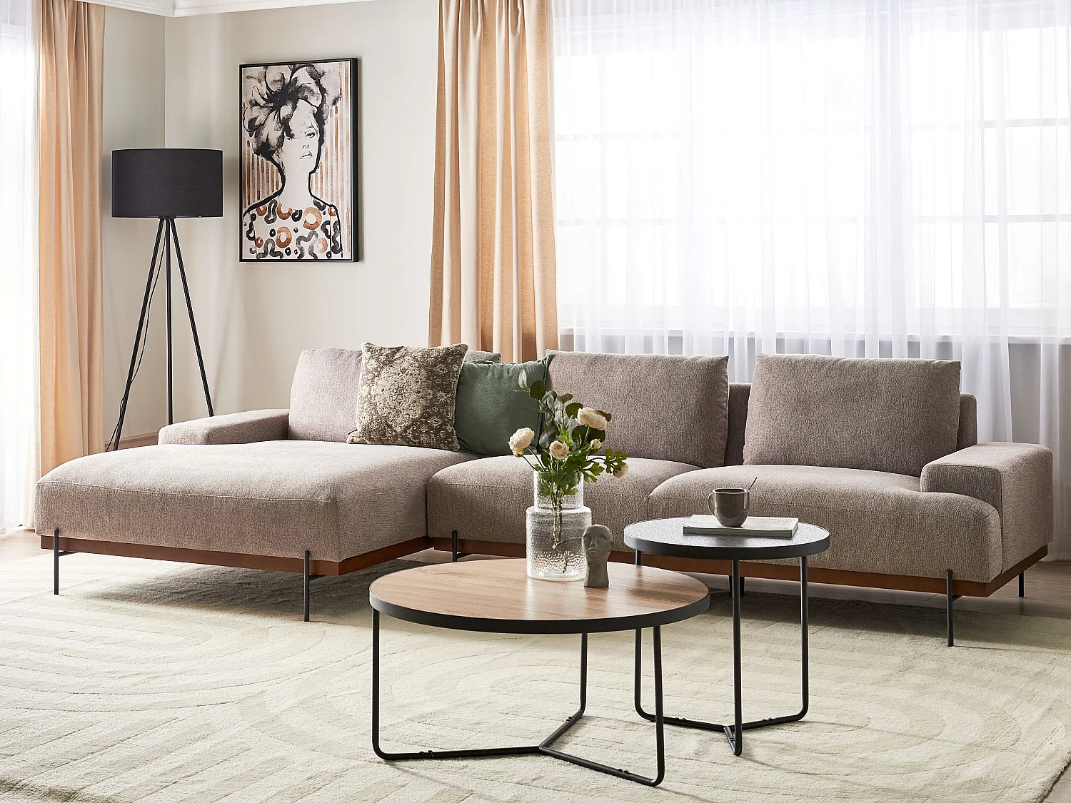 3-Sitzer Ecksofa L-förmig braun mit Chaiselongue rechts mehrere Kissen Mariferd