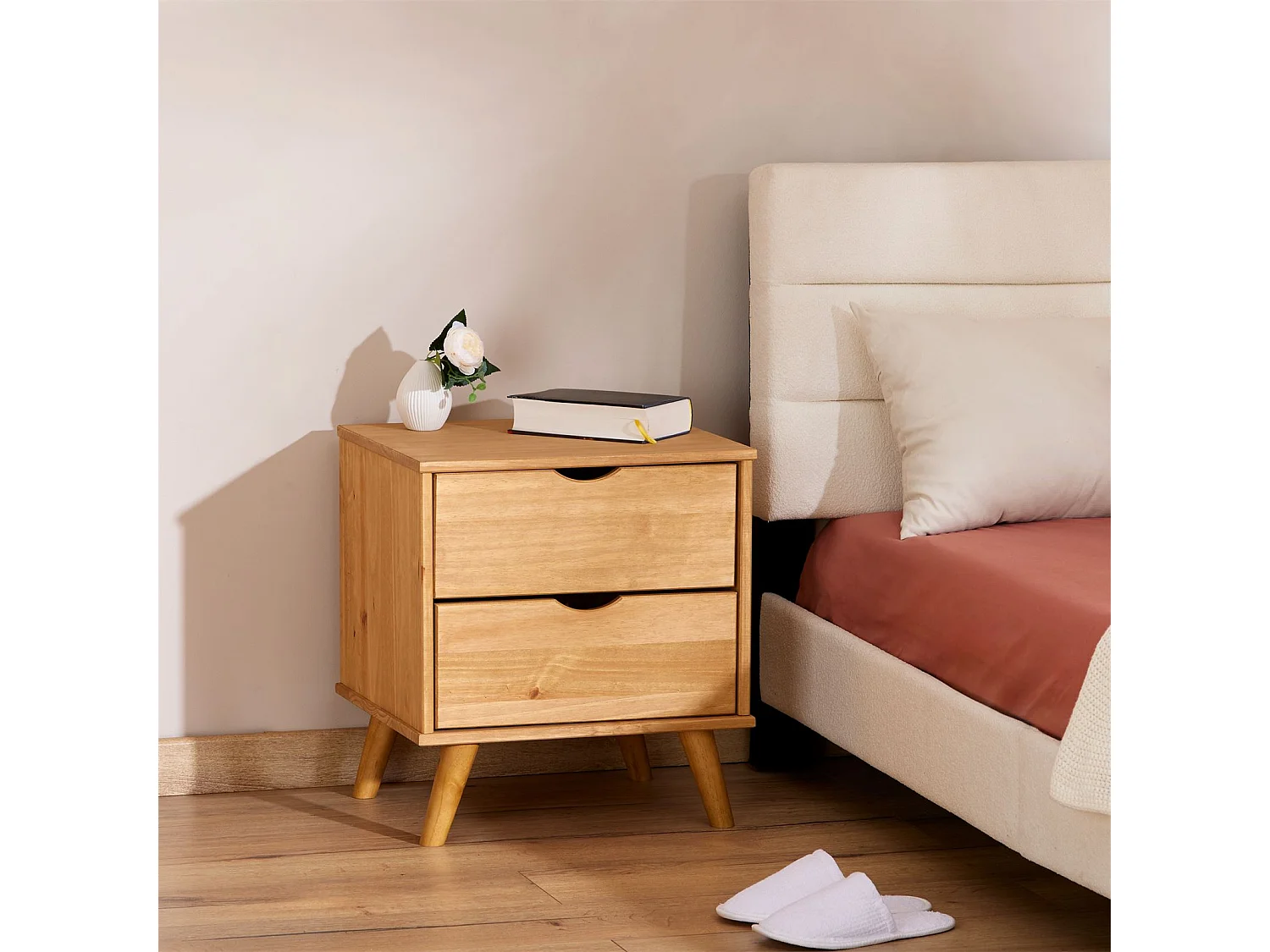 Table de chevet COLIMA en pin massif avec 2 tiroirs, table de nuit en bois sur pieds coloris naturel