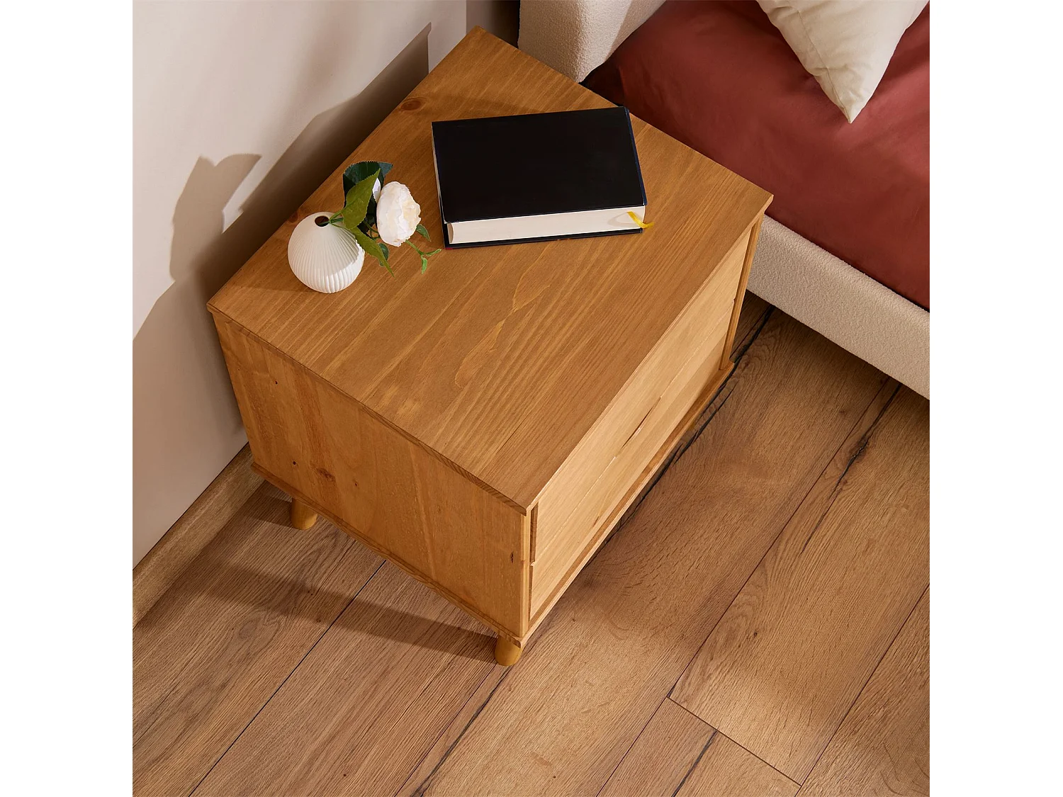 Table de chevet COLIMA en pin massif avec 2 tiroirs, table de nuit en bois sur pieds coloris naturel