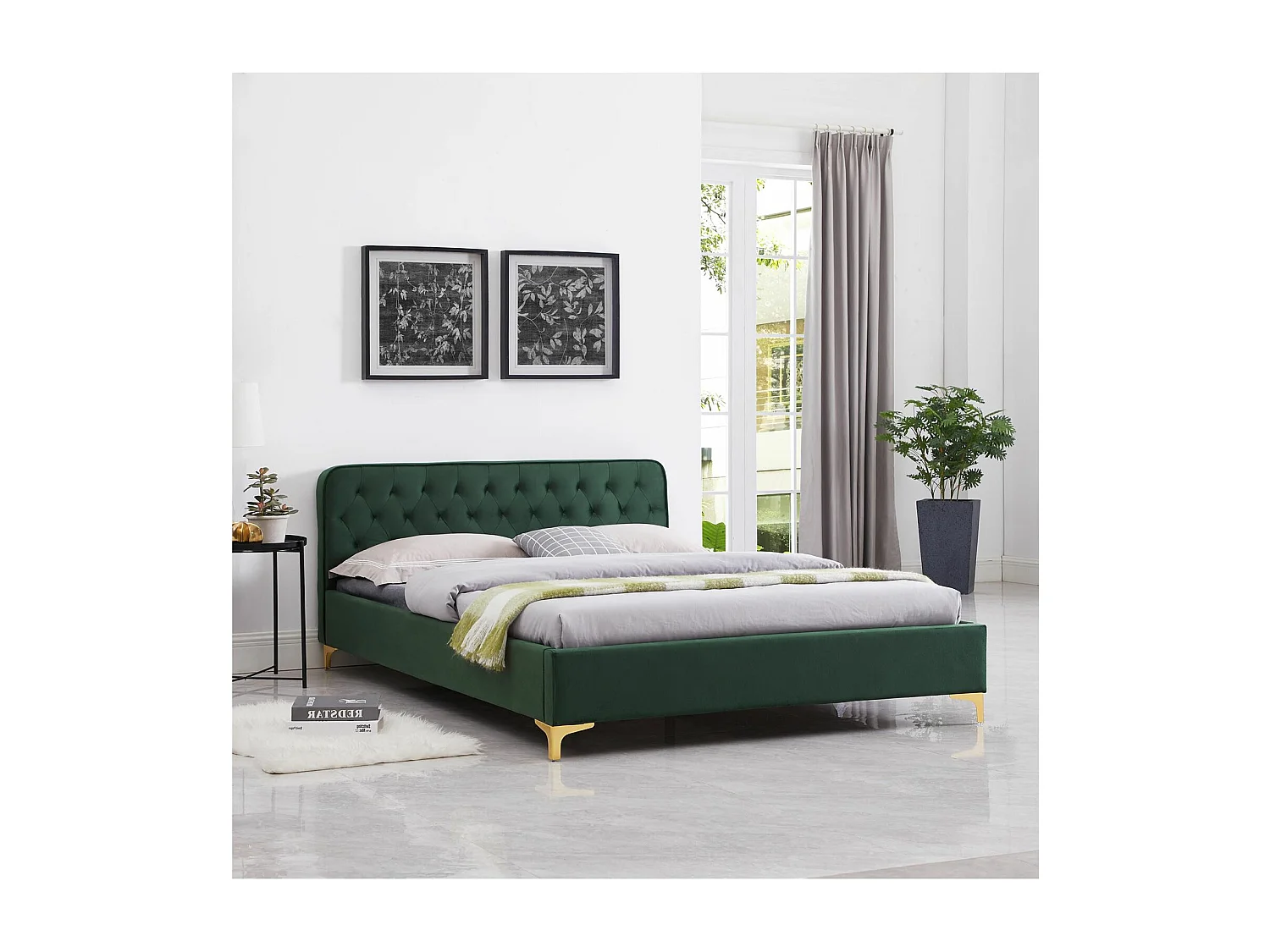 Lit double GLAMOUR couchage 140x190 cm, avec sommier et pieds en métal doré, style baroque, revêtement en velours capitonné vert