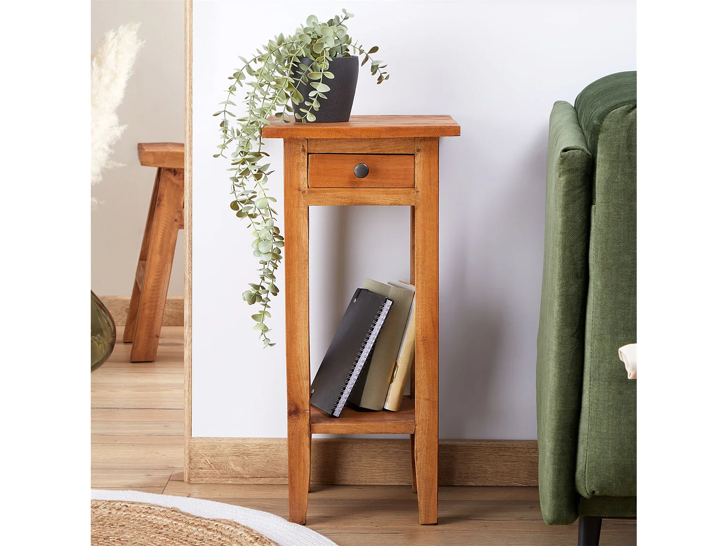 Table d'appoint GERBIER H 66 cm, en acajou finition naturelle avec 1 tiroir et 1 étagère