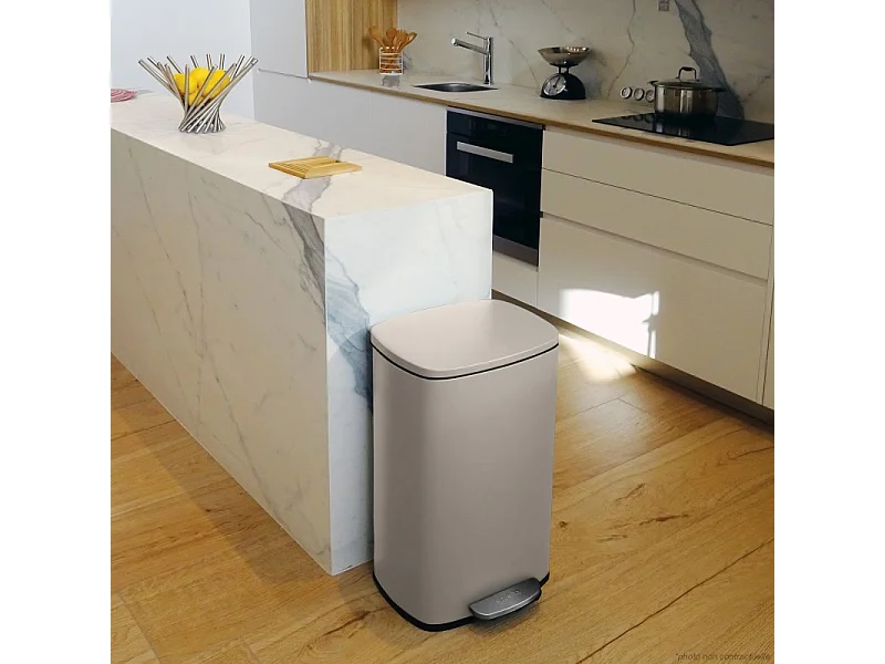 Poubelle à  pédale de cuisine Acier AKIRA 30L Taupe mat Spirella