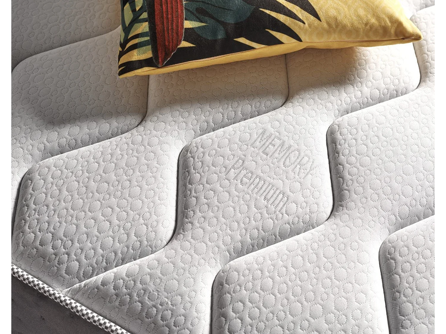 Matelas 135x190 mousse ergo equilibré® | mousse a mémoire de forme soft | épaisseur 19 cm | haute ventilation | thermoregulator | indépendance de couchage excelente