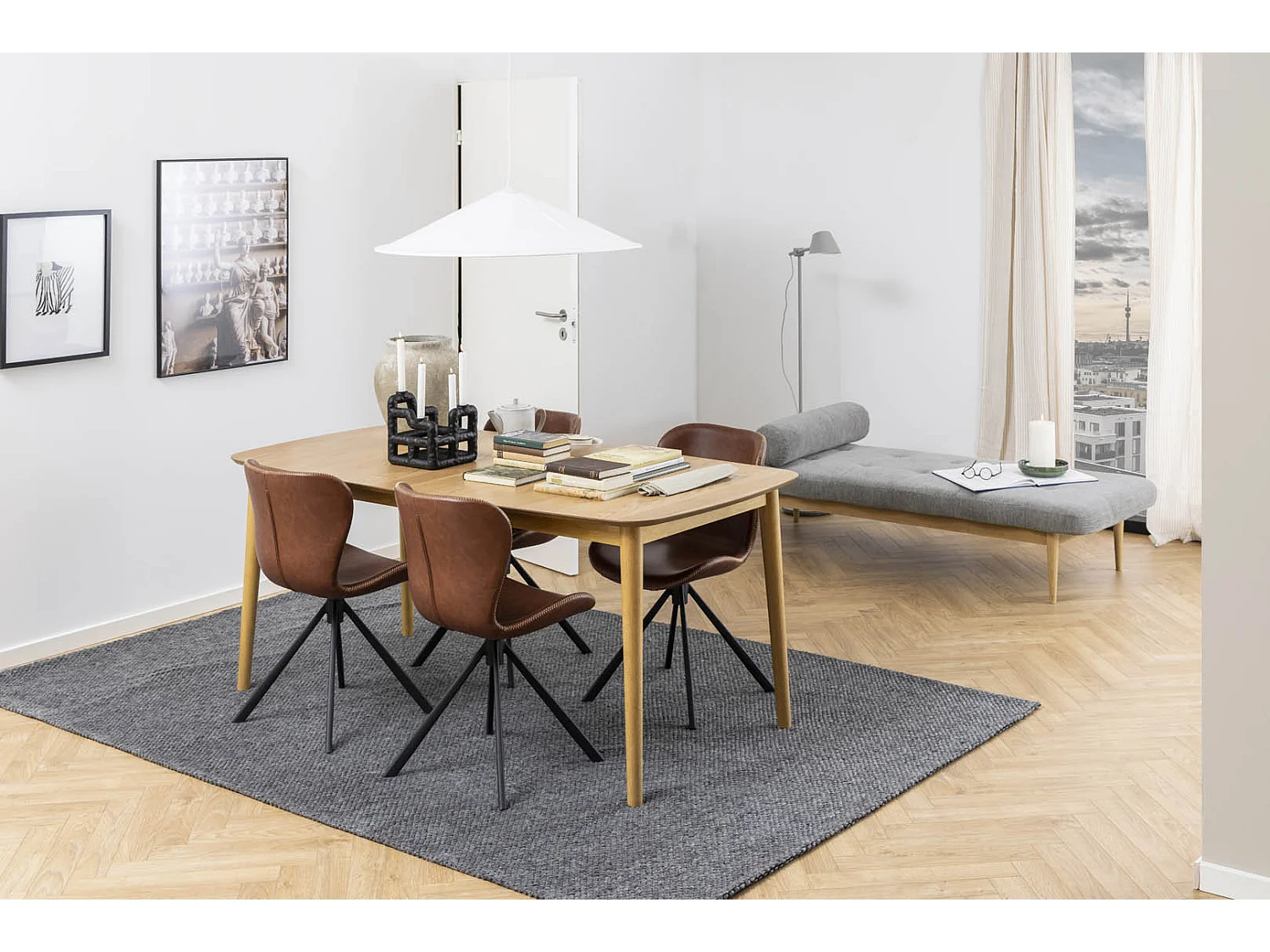 Bertel eetkamerstoel draaifunctie, PU kunstleer bruin.