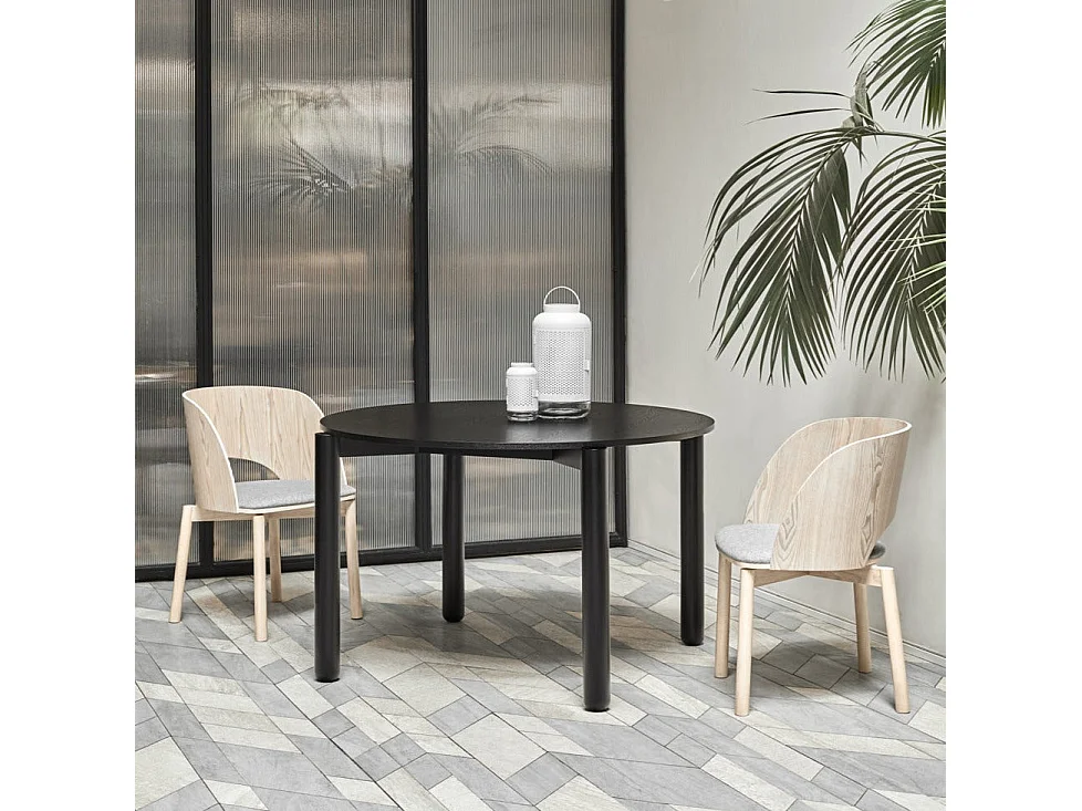 Conjunto de 2 cadeiras em freixo natural e assento cinza claro 50x78 h45 cm