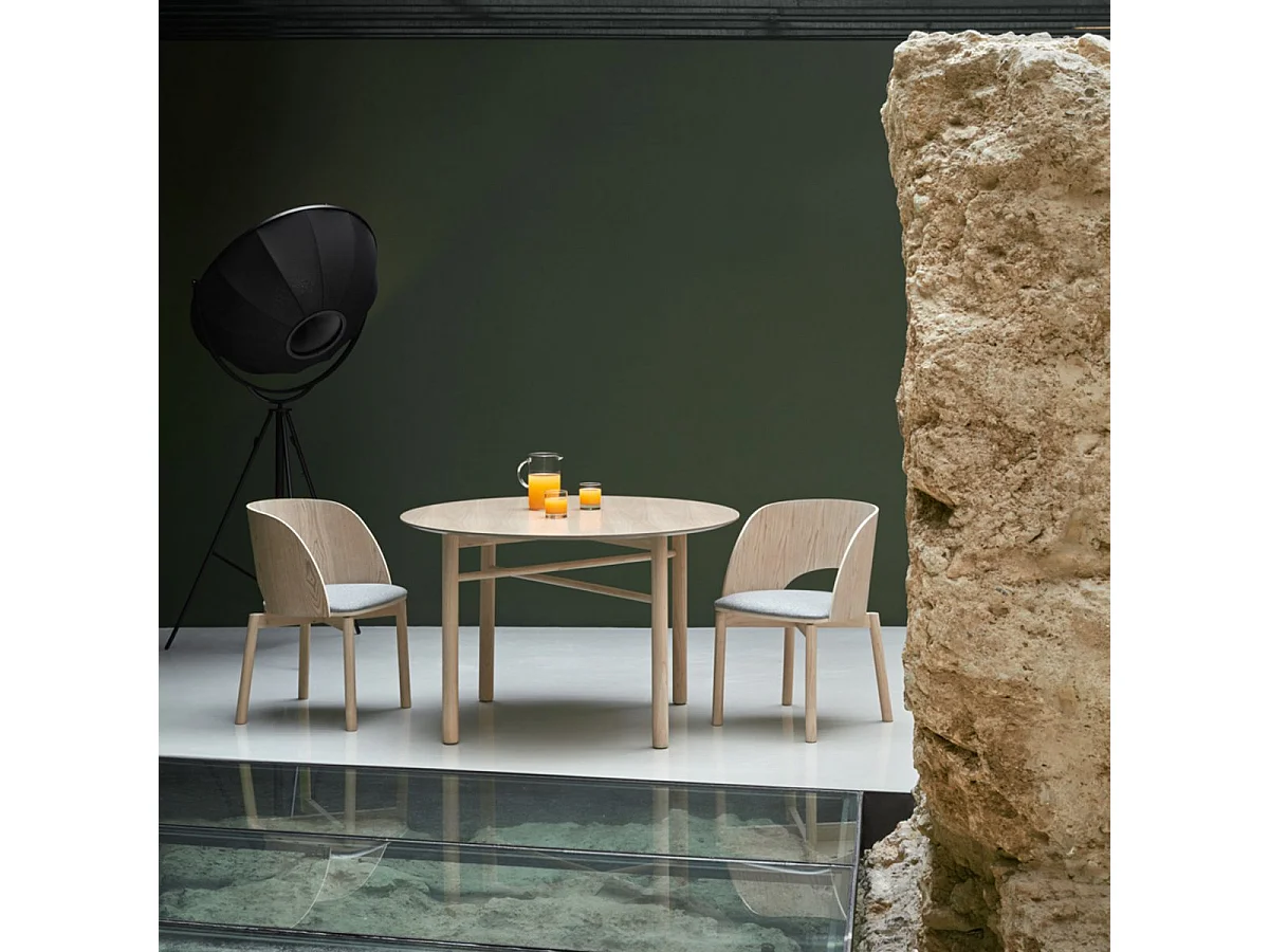 Conjunto de 2 cadeiras em freixo natural e assento cinza claro 50x78 h45 cm