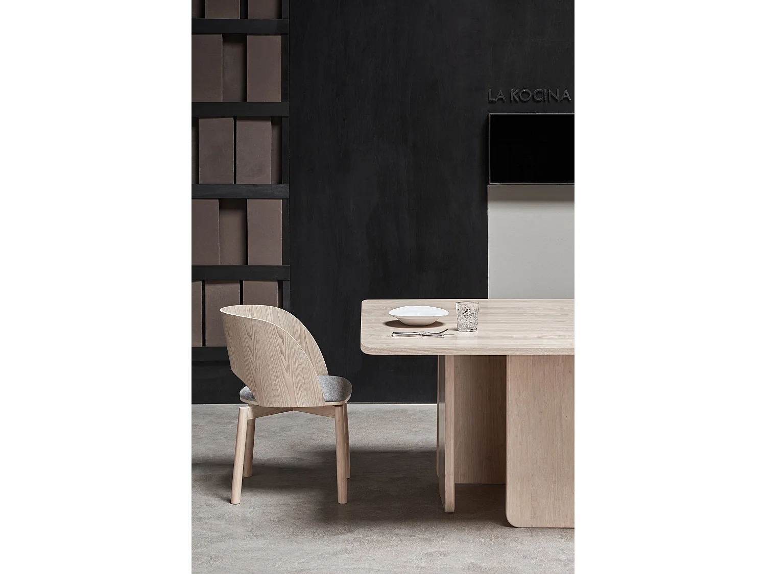 Kavel van 2 chaises frêne naturel et assise grijs clair 50x78 h45 cm