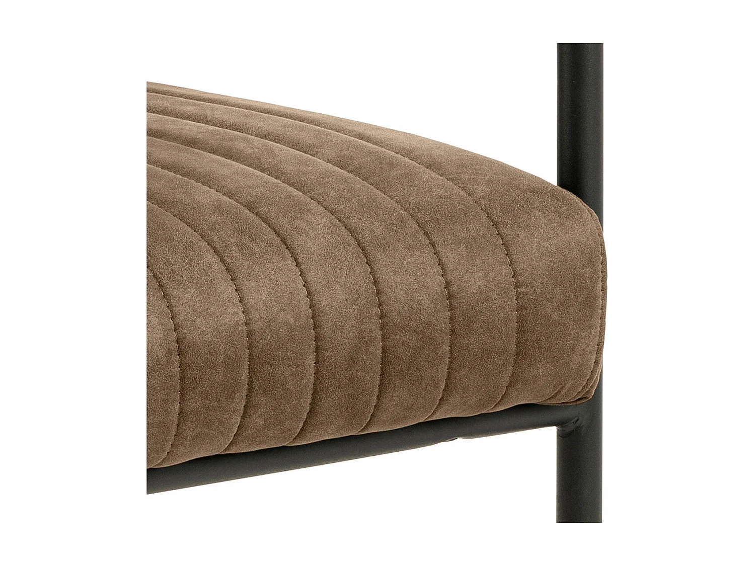 Silla de comedor Adele con reposabrazos marrón.