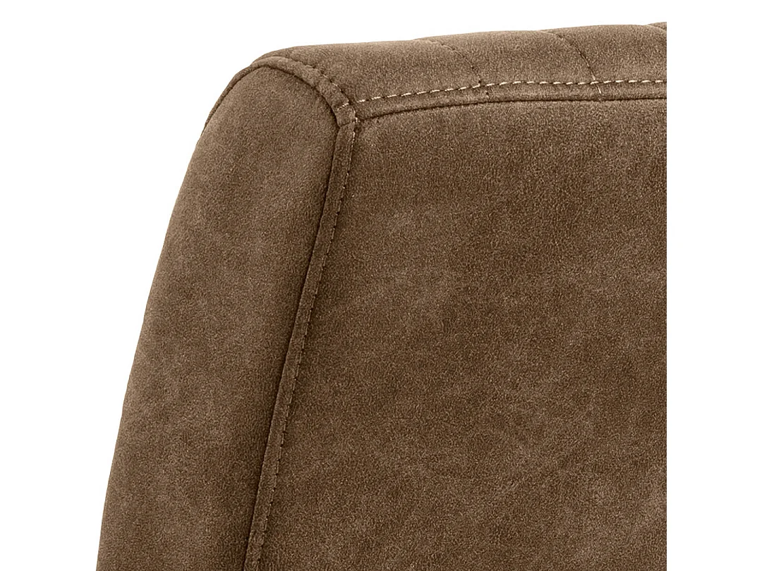 Silla de comedor Adele con reposabrazos marrón.