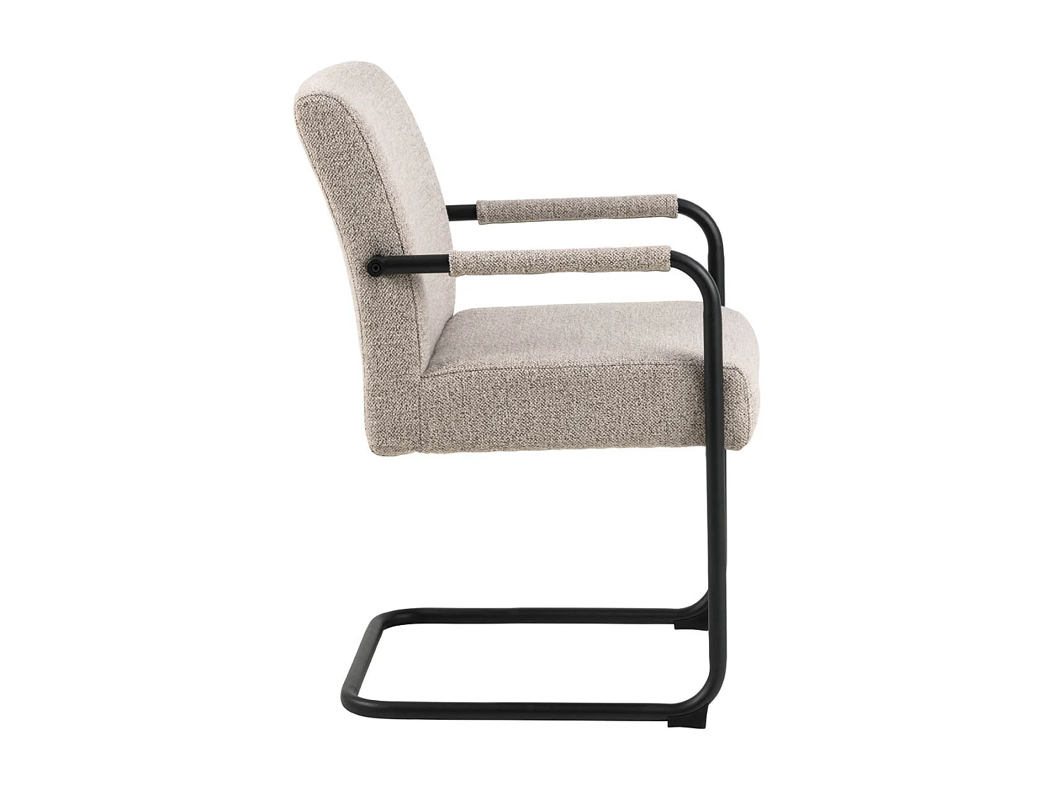 Silla de comedor Adele con reposabrazos beige.