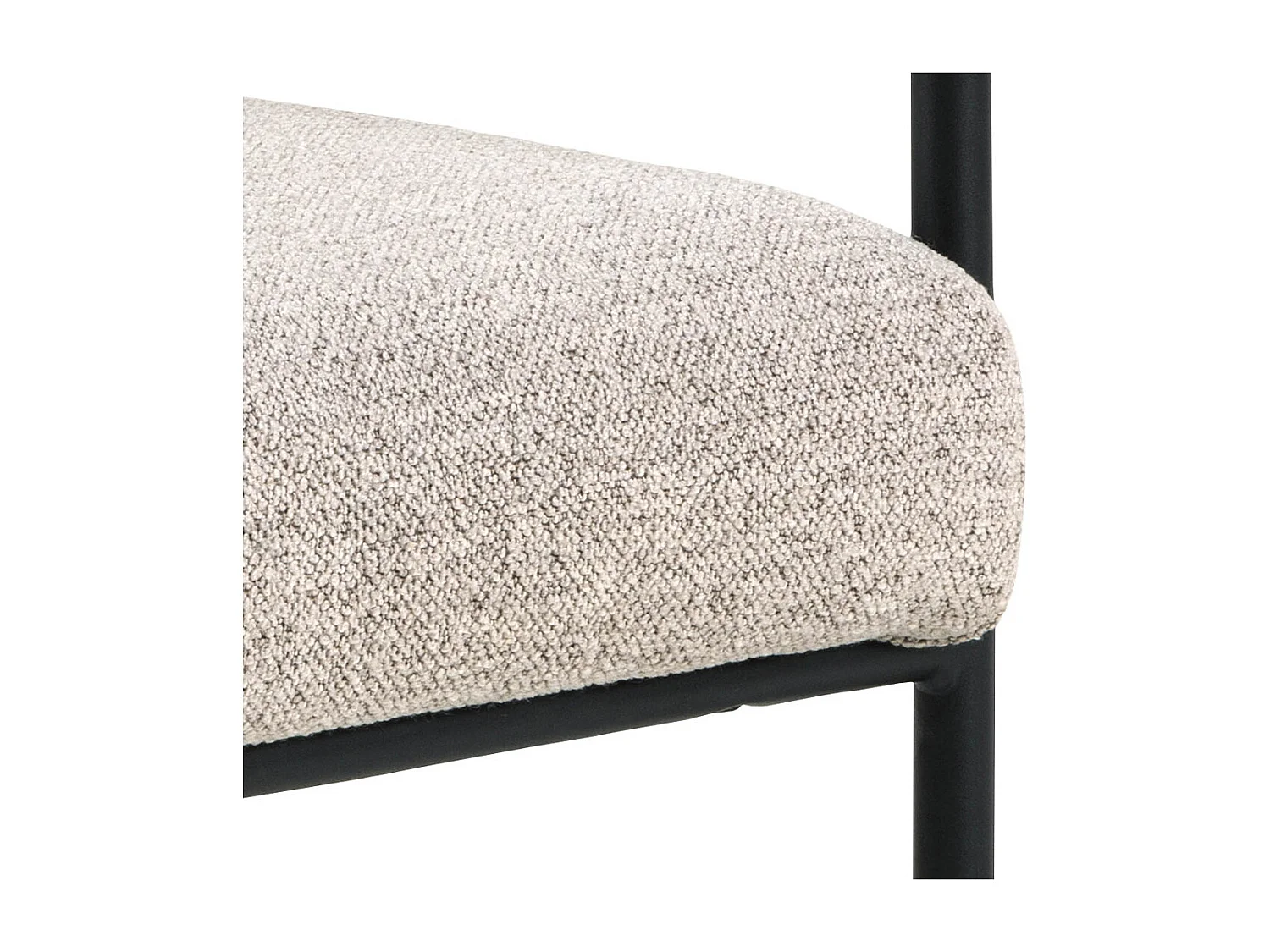 Silla de comedor Adele con reposabrazos beige.