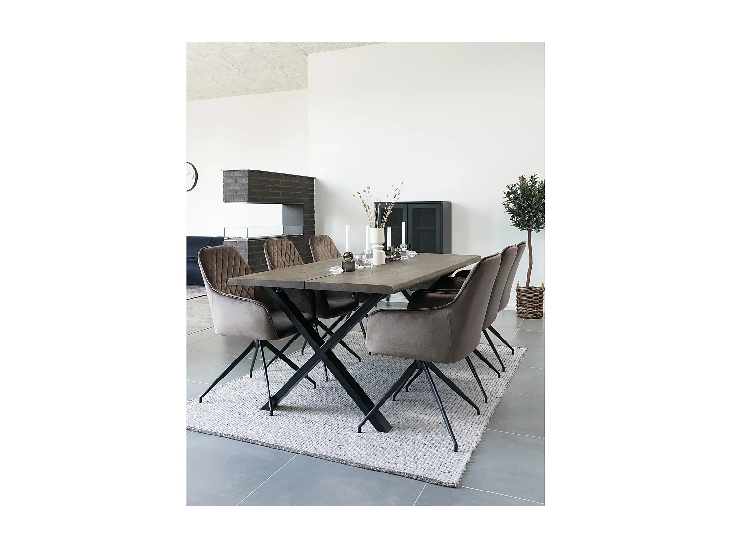 Lot de 2 chaises de salle à manger KARU – Velours et pieds métal noir-Marron clair