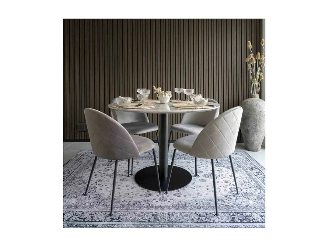 Silla de comedor de terciopelo gris con pies negros