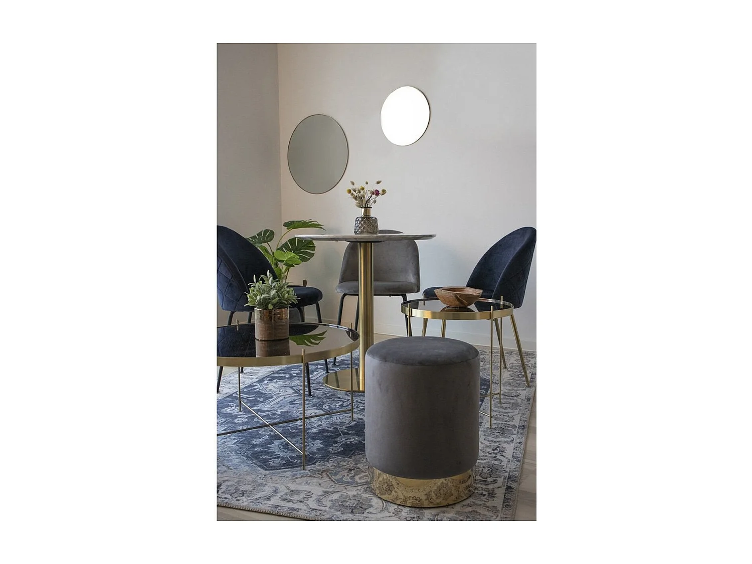 Silla de comedor de terciopelo gris con pies negros