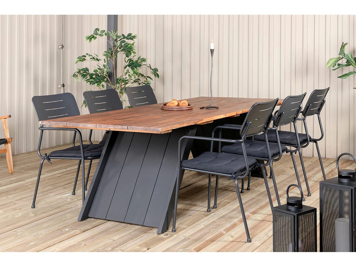 Doory Table de salle à manger, aspect teck huilé, noir.