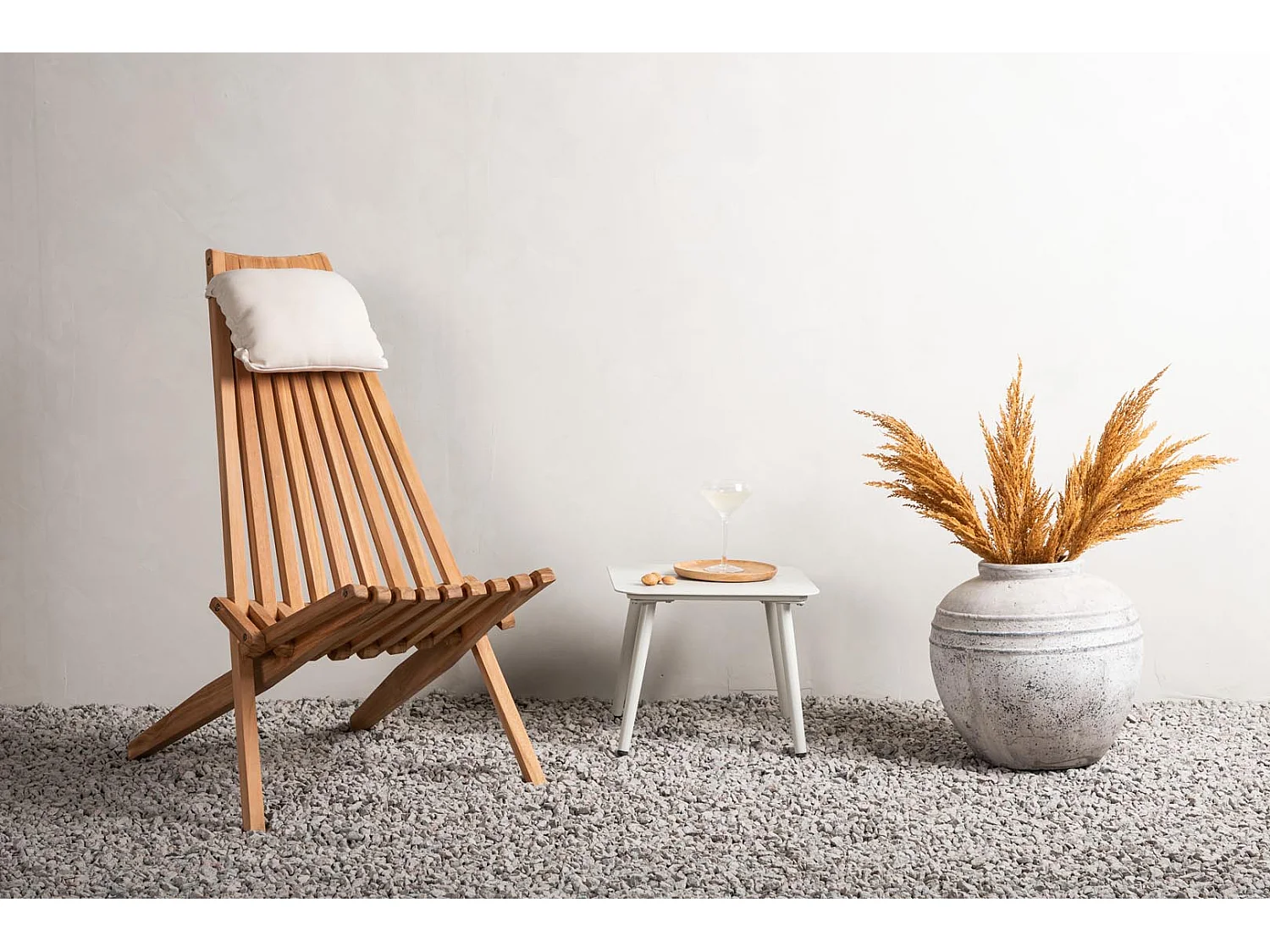 Kenya chaise longue avec coussin teck.