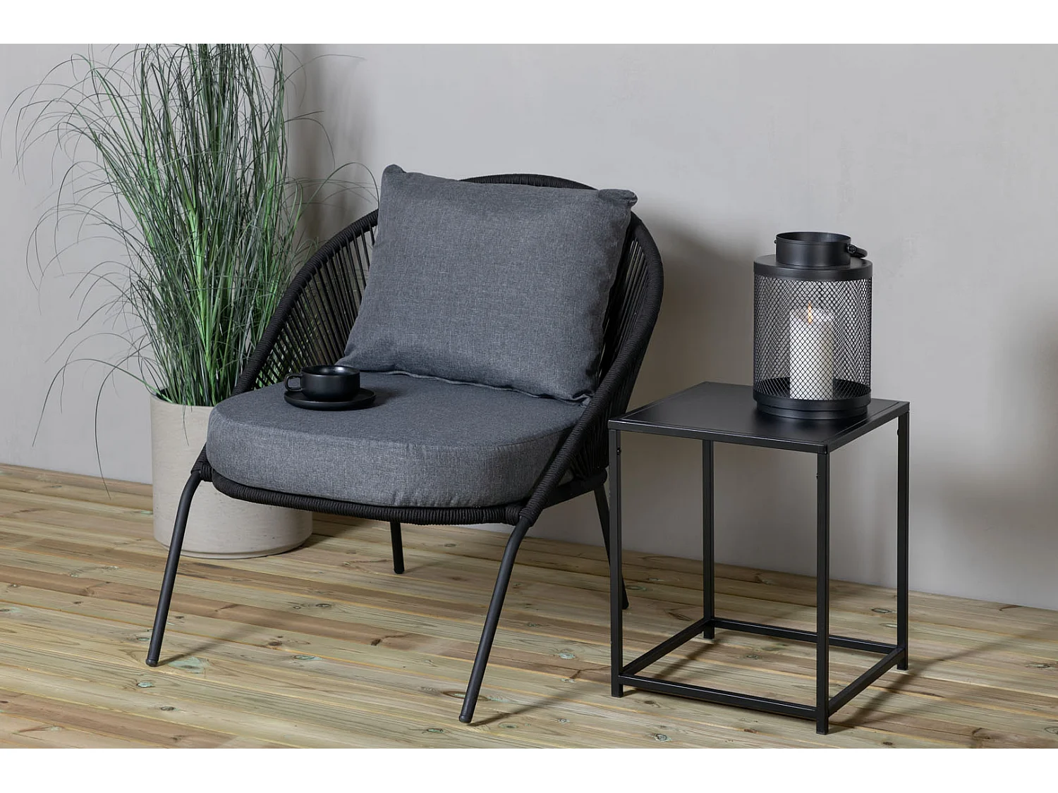 Lindos Chaise longue avec coussin, empilable noir.