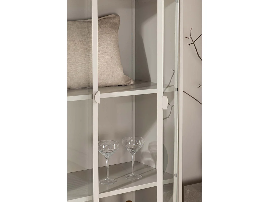 Piring vitrinekast 2 glazen deuren beige.