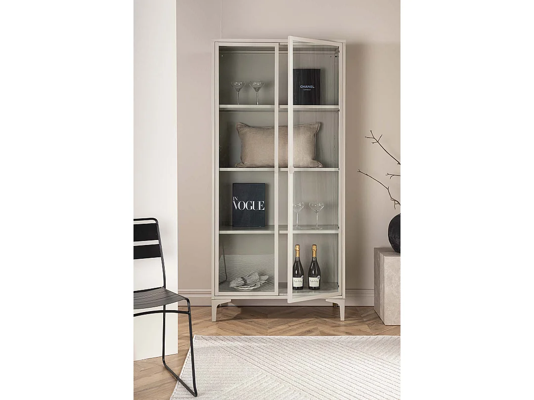 Piring vitrinekast 2 glazen deuren beige.