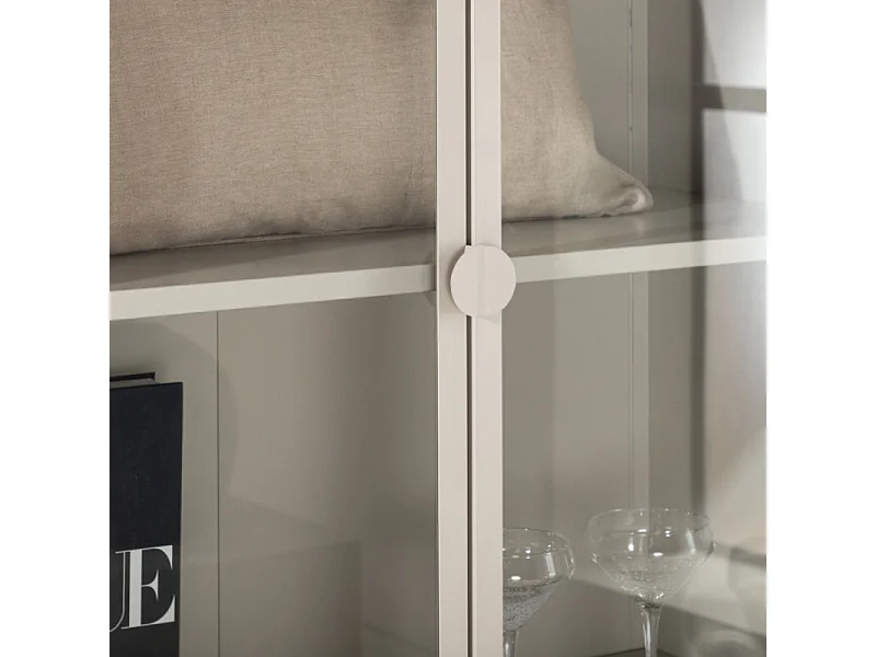 Piring vitrinekast 2 glazen deuren beige.