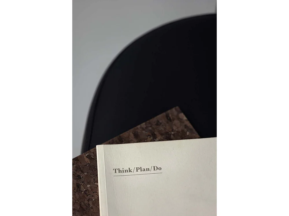 Västerås eetkamerstoel met armleuningen PU kunstleer zwart.