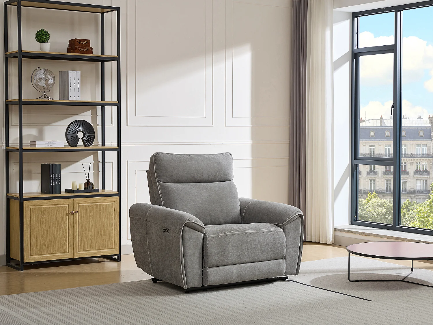 Elektrische relaxfauteuil van grijze stof DJARALO