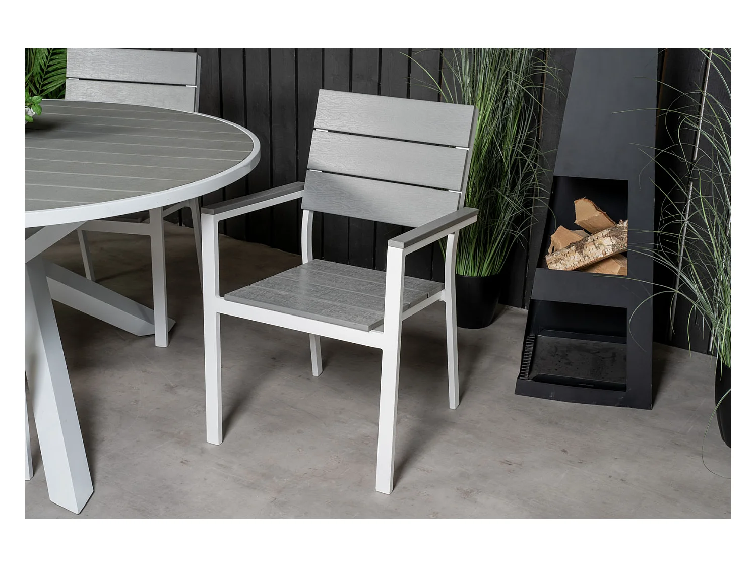 Levels tuinstoel stapelbaar witgrijs.