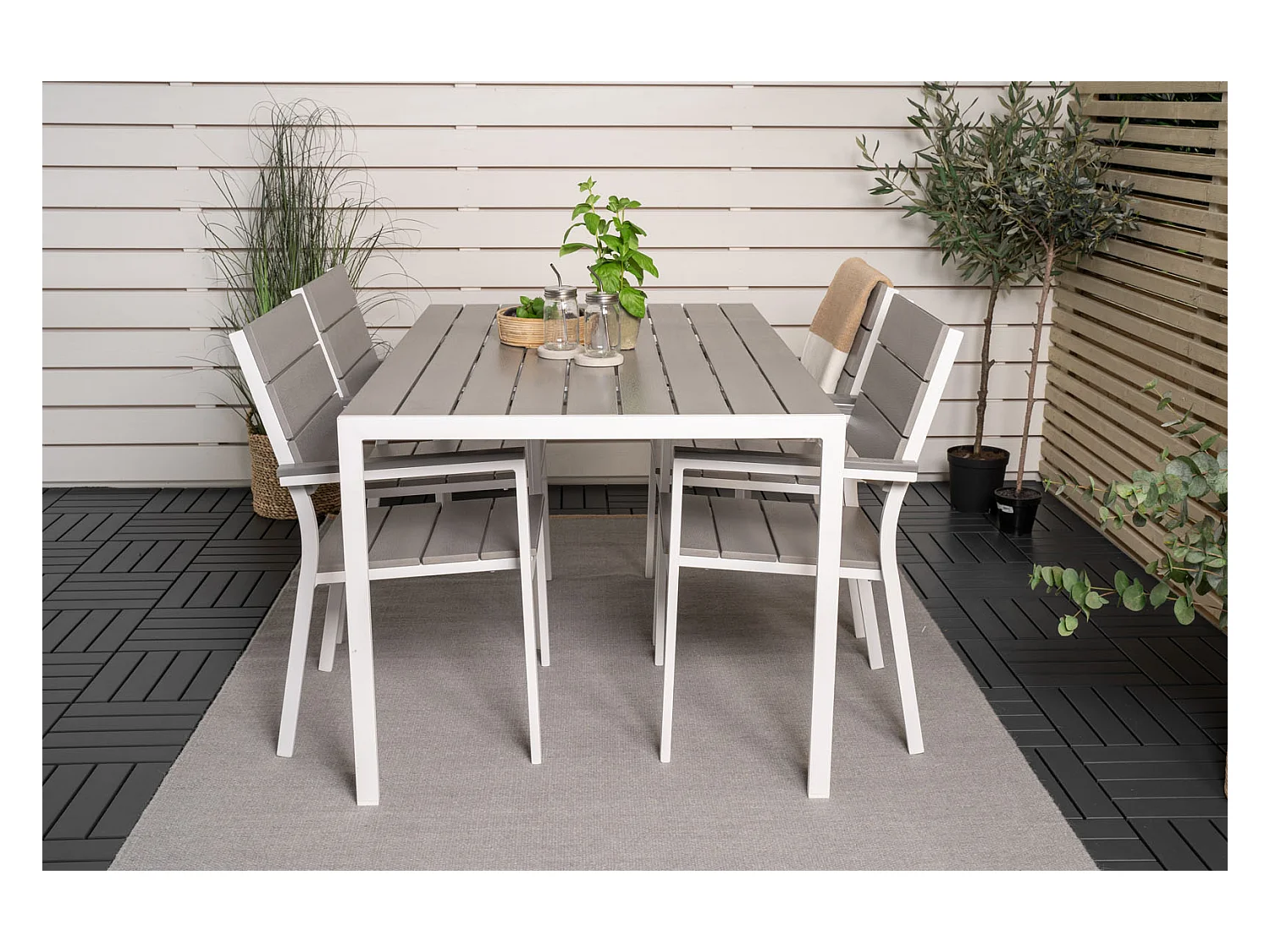 Levels tuinstoel stapelbaar witgrijs.