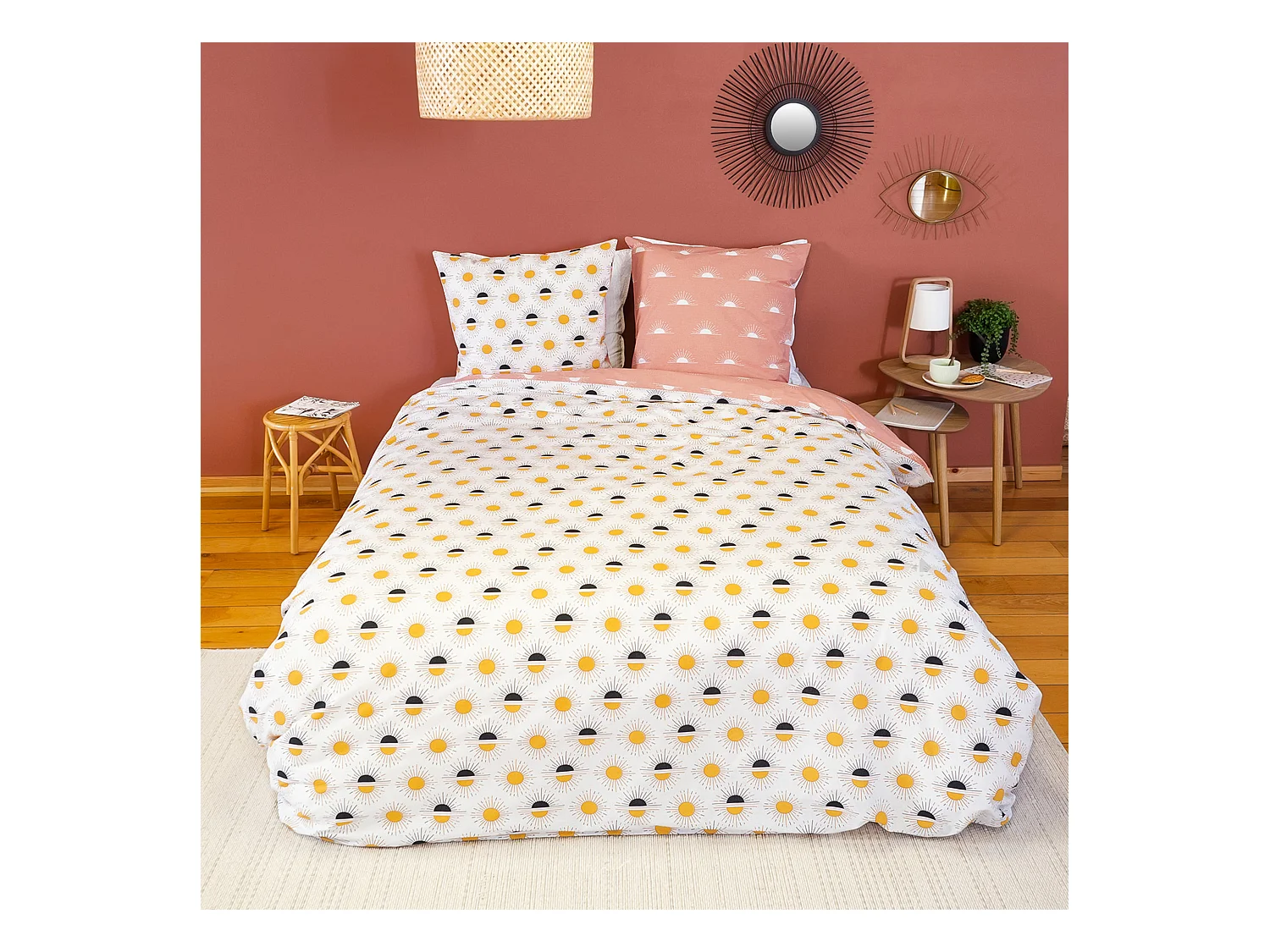 Parure de lit TERRAMEA 240x220 cm pur coton blanc motifs solaires 3 pièces