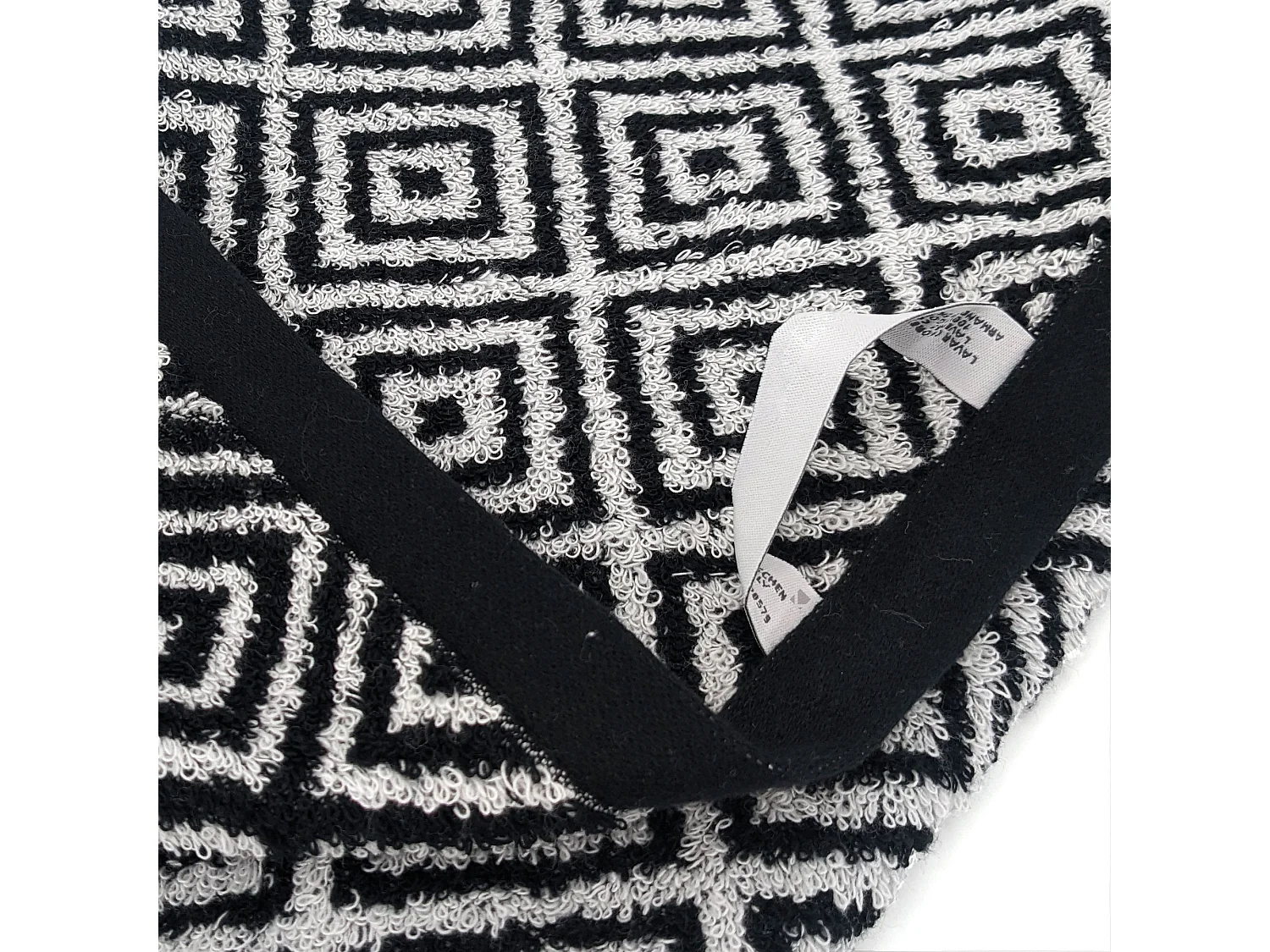 Drap de bain 100x150 cm SYMETRIE coton Noir Losanges