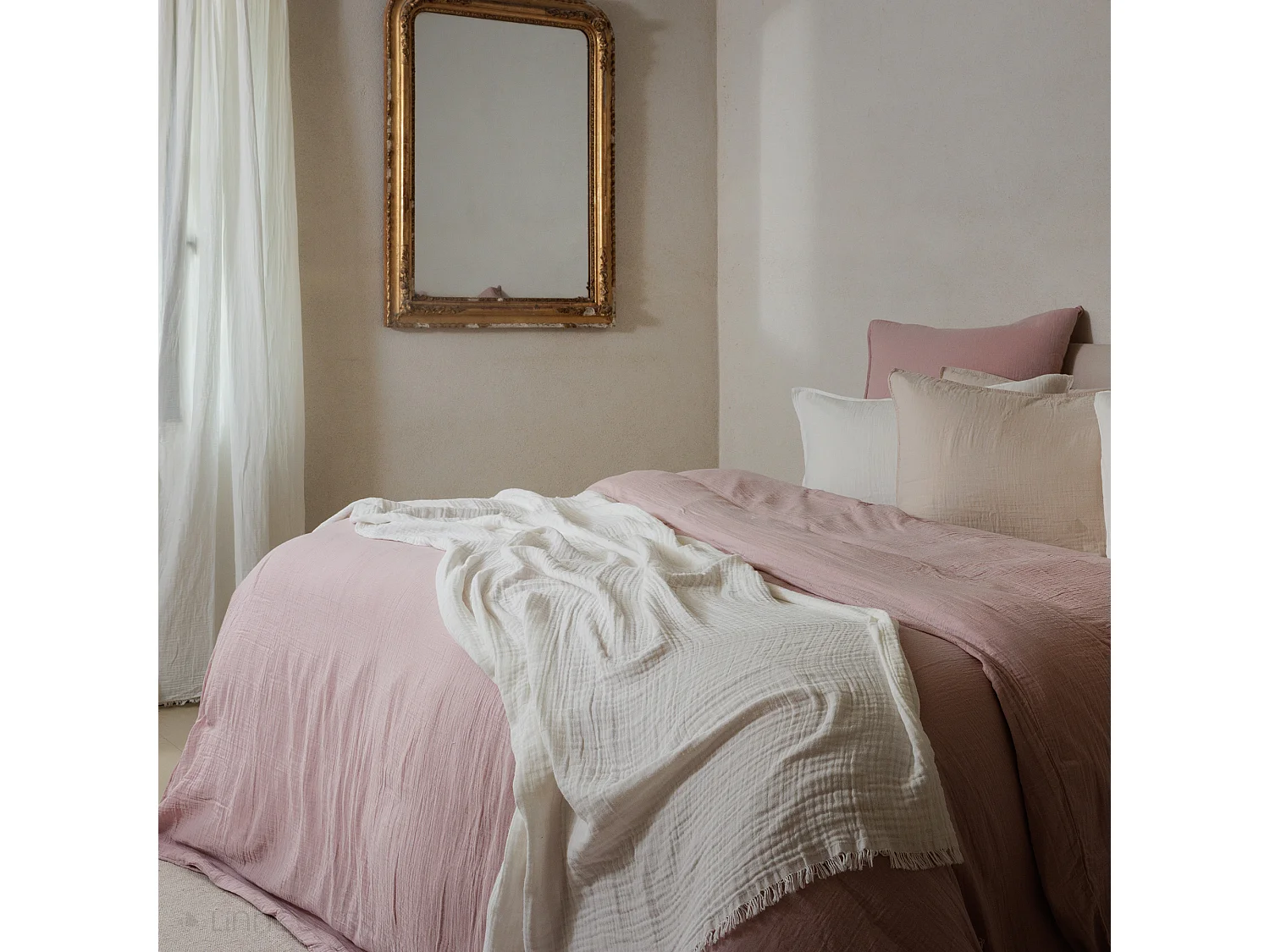 Parure de lit 3 pièces 260x240 cm et 65x65 cm mousseline de coton MILOS marron camel