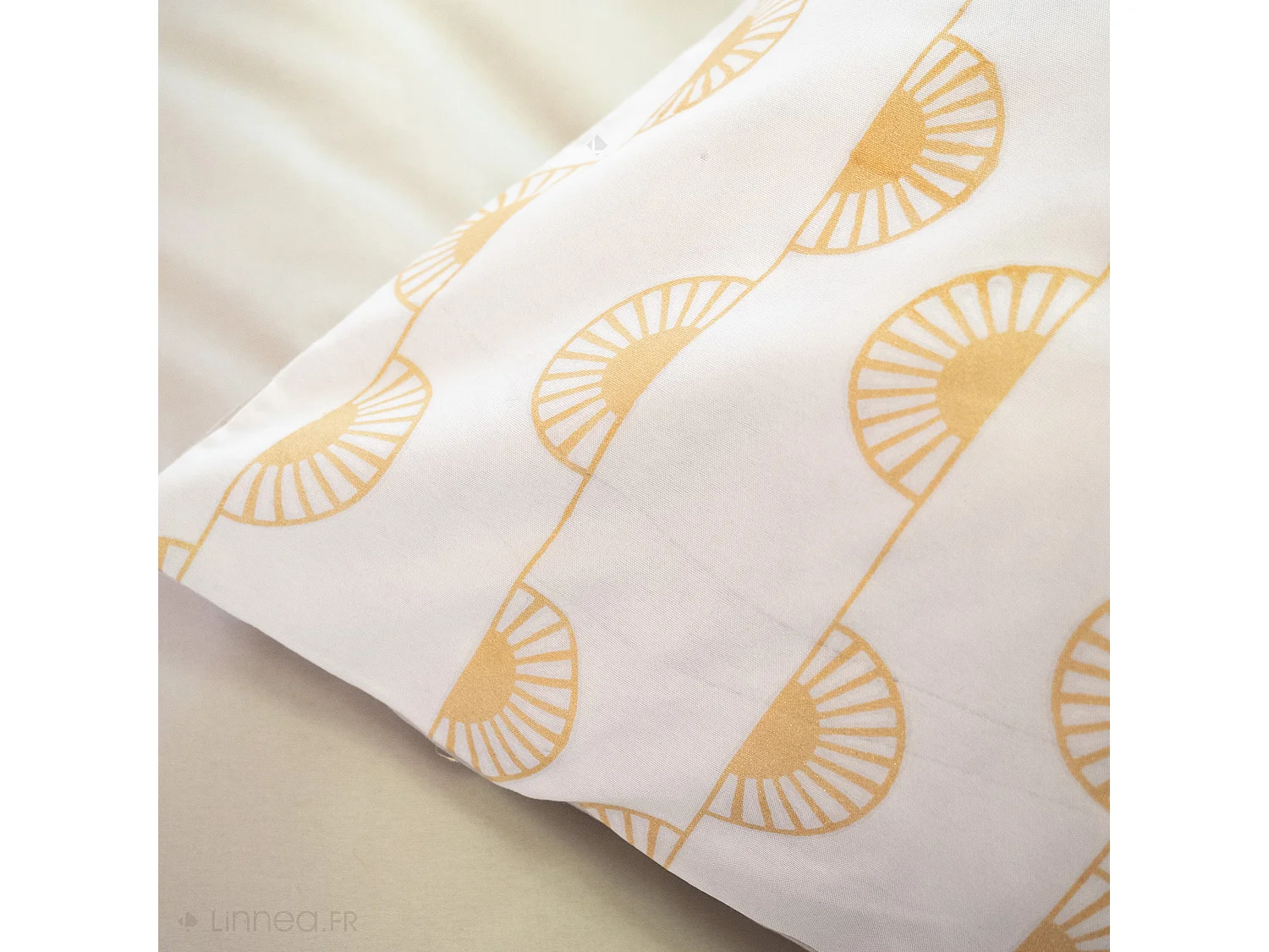 Parure de lit HELIS 240x220 cm 100% polyester microfibre blanc 3 pièces