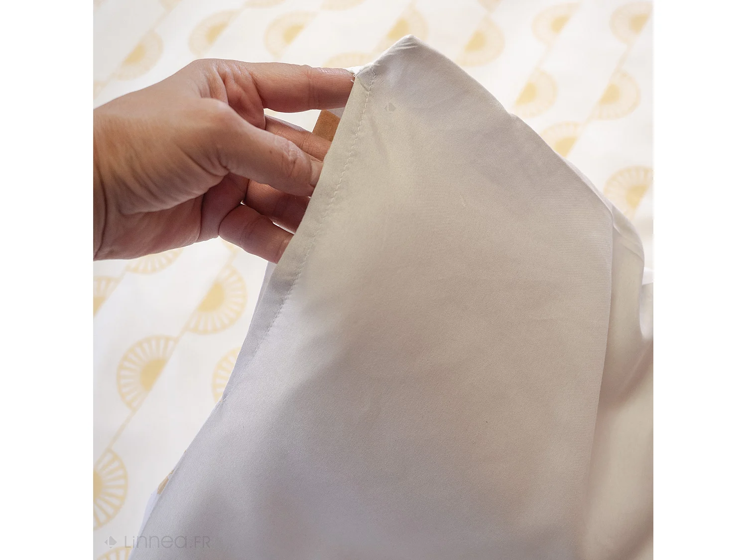 Parure de lit HELIS 240x220 cm 100% polyester microfibre blanc 3 pièces