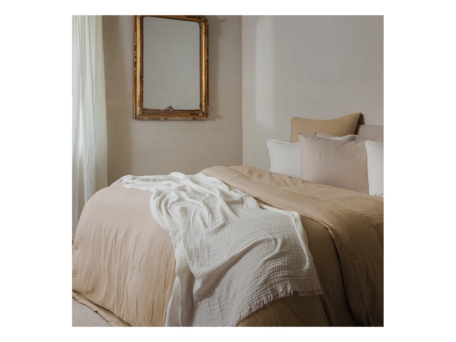 Parure de lit 3 pièces 240x220 cm et 50x70 cm mousseline de coton MILOS marron camel