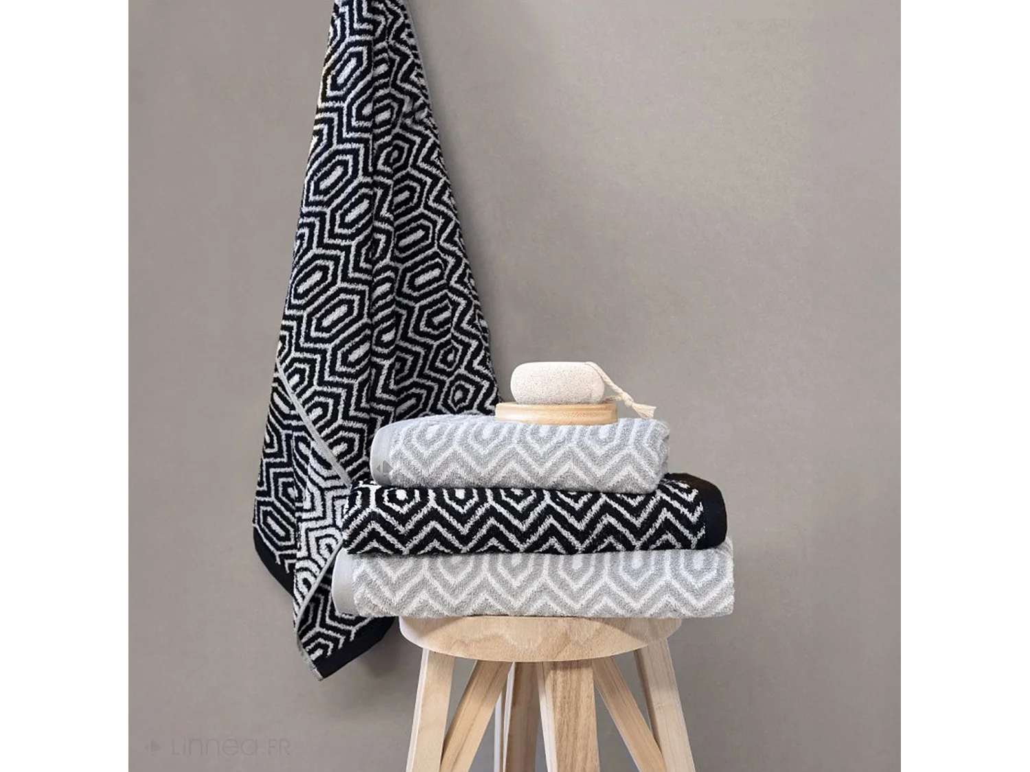 Lot de 2 serviettes invité 33x50 cm SYMETRIE coton Noir Alvéoles