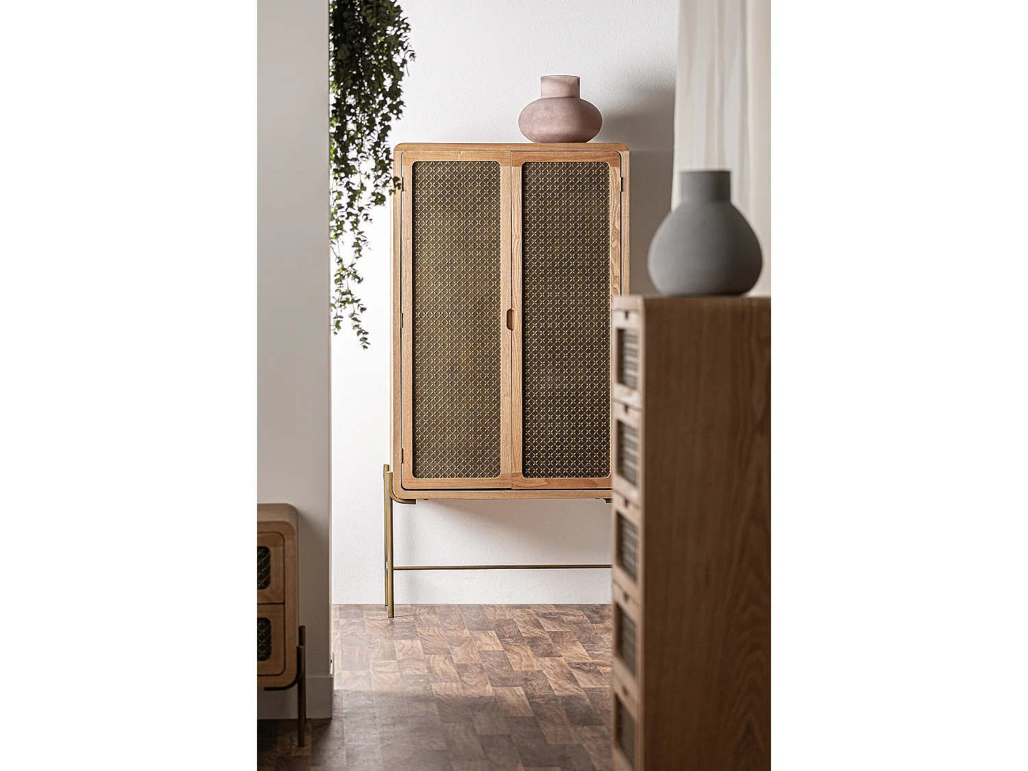 Armario de madera de pino en color marrón de 85x40x161cm