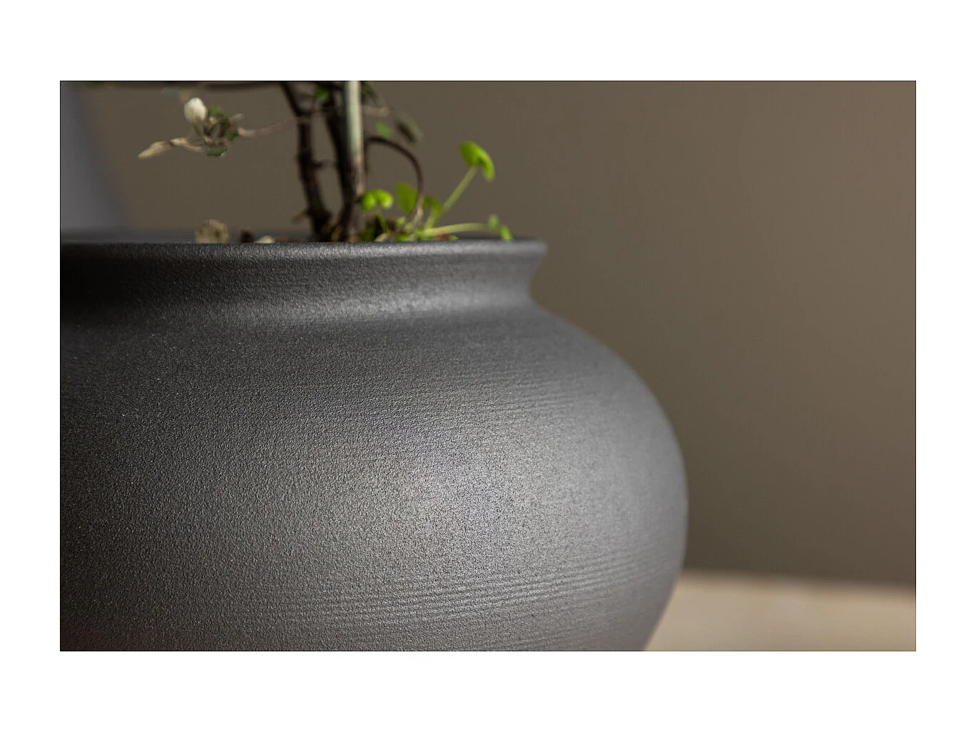 Rellis Vase schwarz.