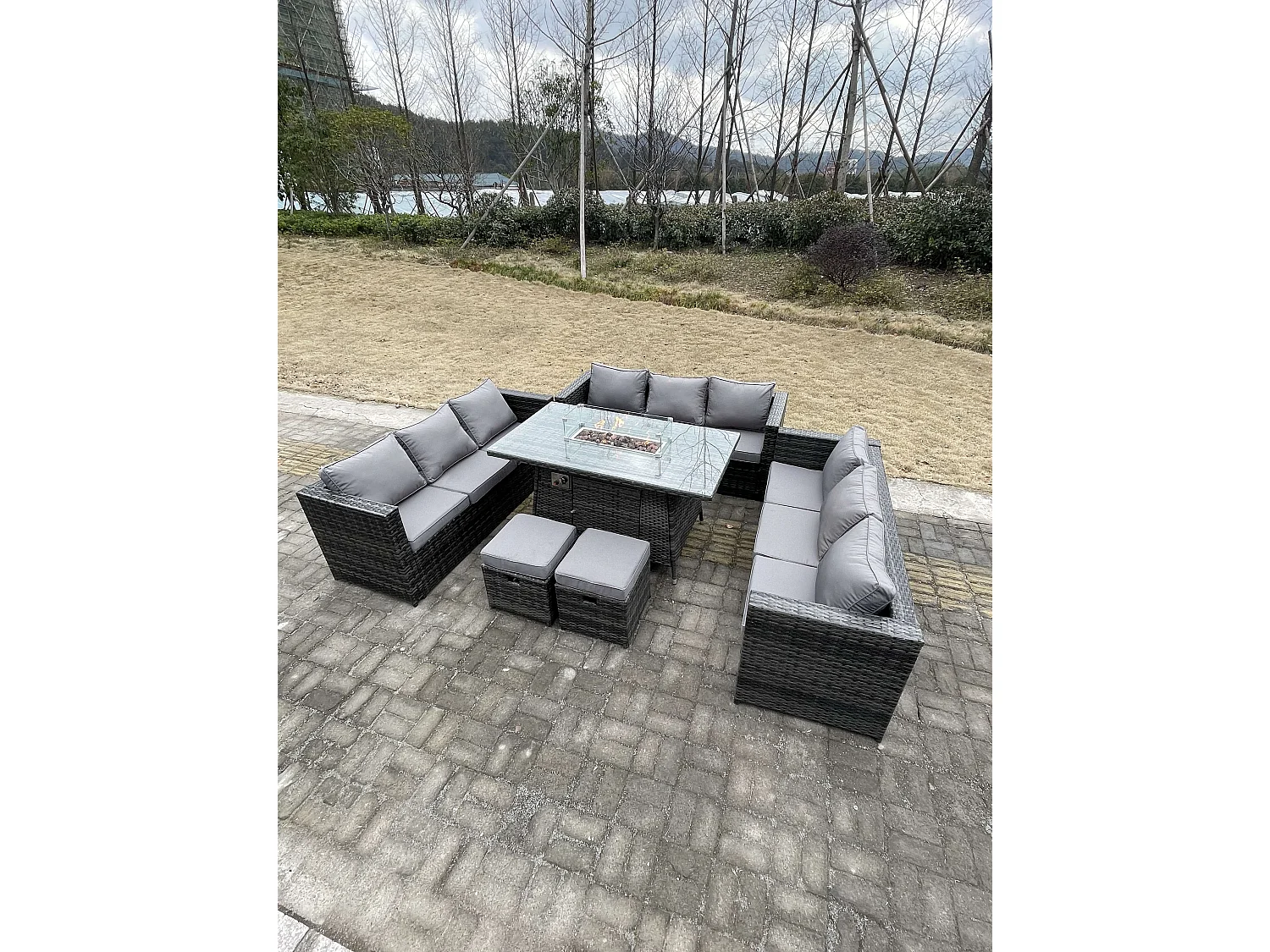 8-Sitzer Rattan Gartenmöbel Set mit Gas Feuertisch Sofa 2 Hocker