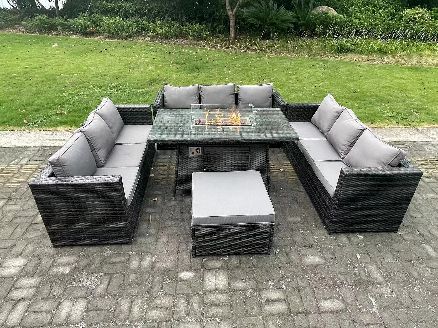 10-Sitzer Rattan Gartenmöbel Set mit Gas Feuertisch 3 Sofa Hocker