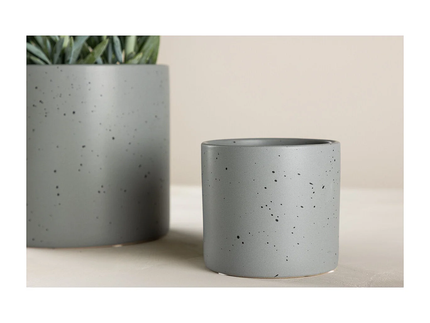 Sane Blumentopf dunkelgrau.